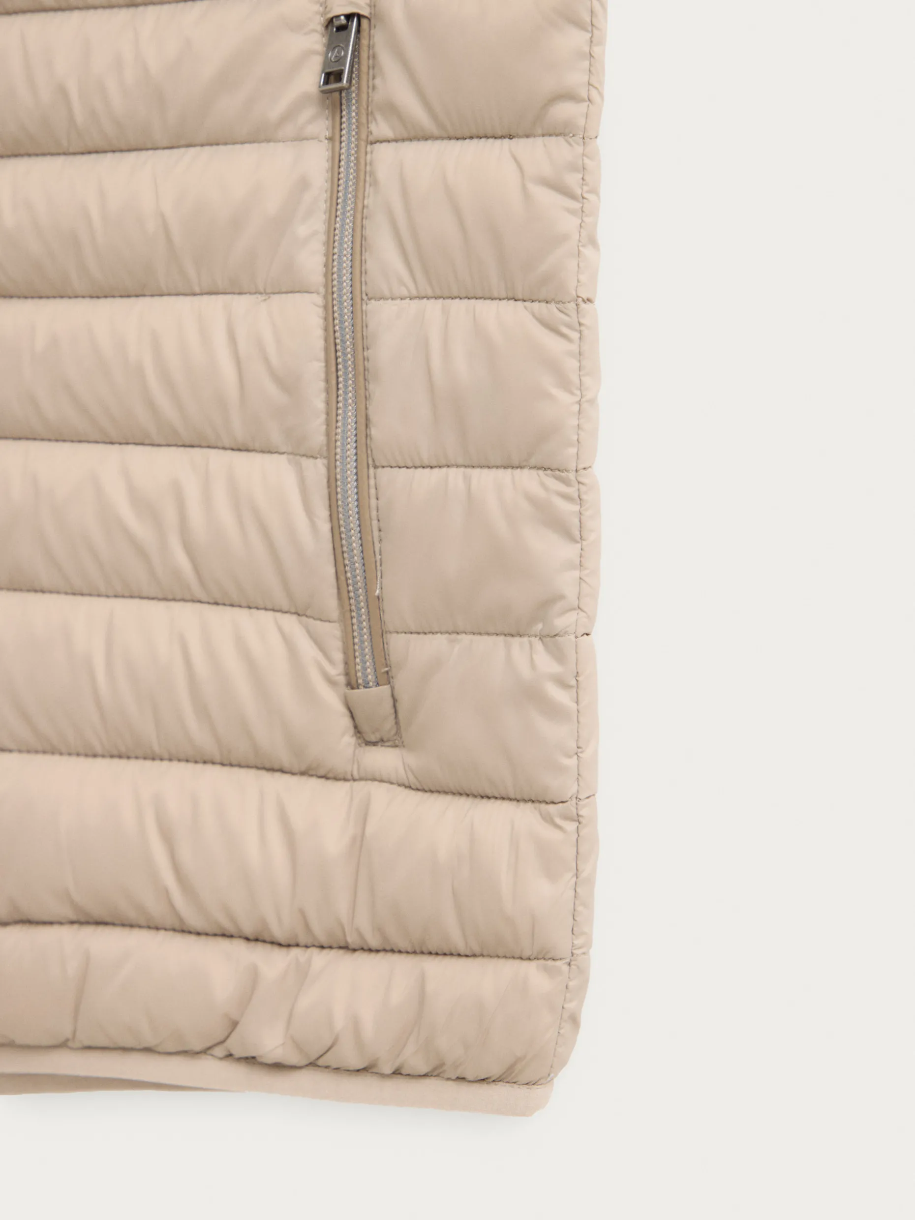 Chaleco Denker Stilizzato Uomo - Design Esclusivo Álvaro Moreno | Moda Confortevole Autunno/Inverno 2024