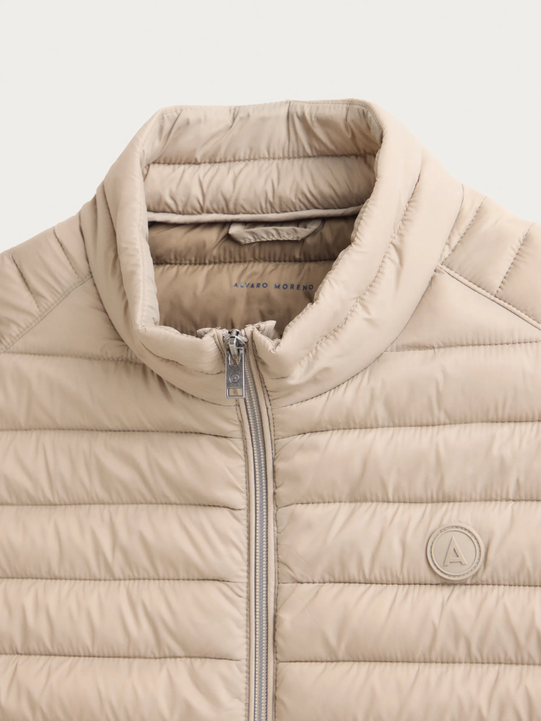 Chaleco Denker Stilizzato Uomo - Design Esclusivo Álvaro Moreno | Moda Confortevole Autunno/Inverno 2024