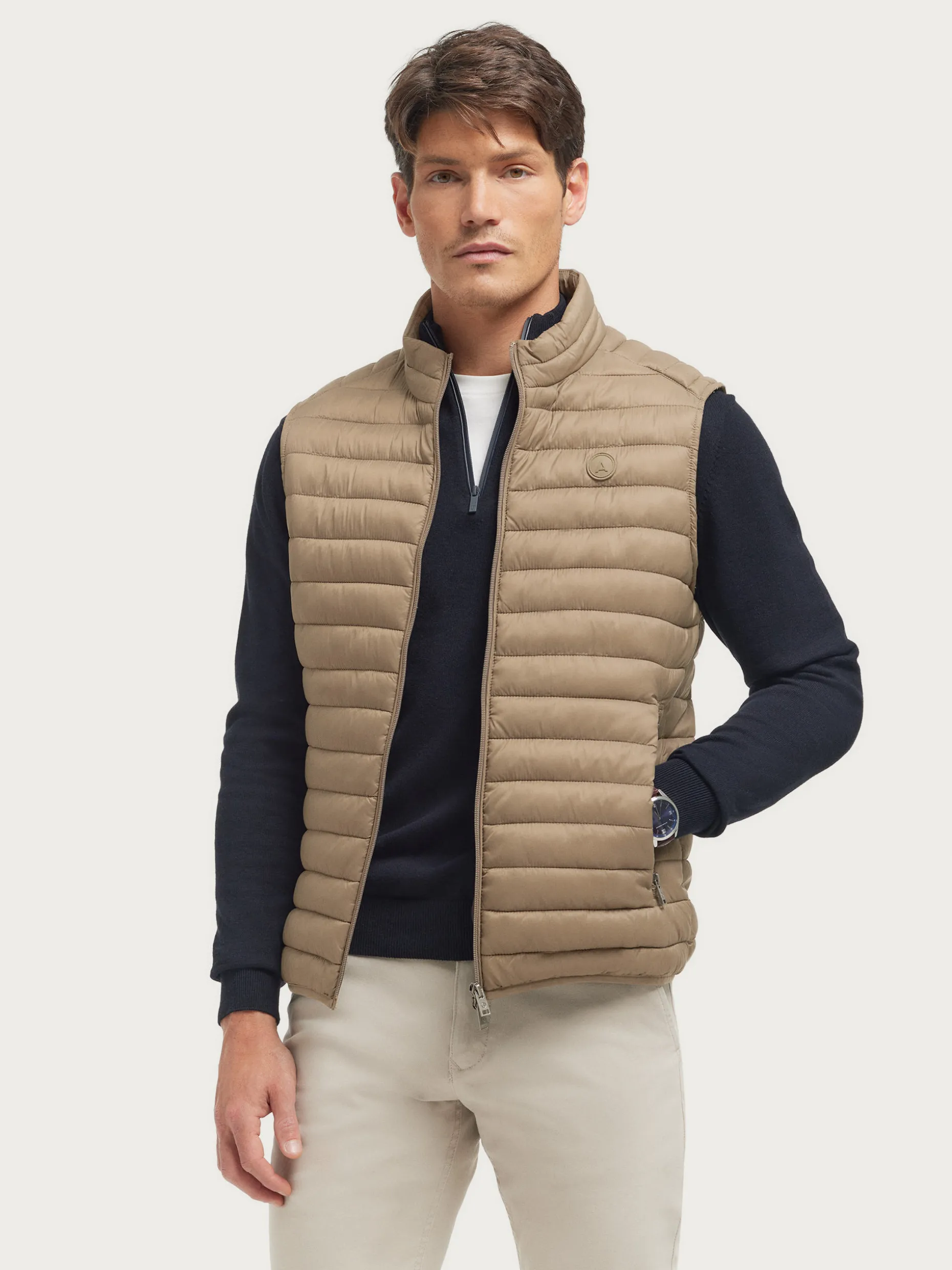 Giacca Trapuntata Denker in Offerta - Modello Alvaro Moreno Elegante 

(：，、、，，。)