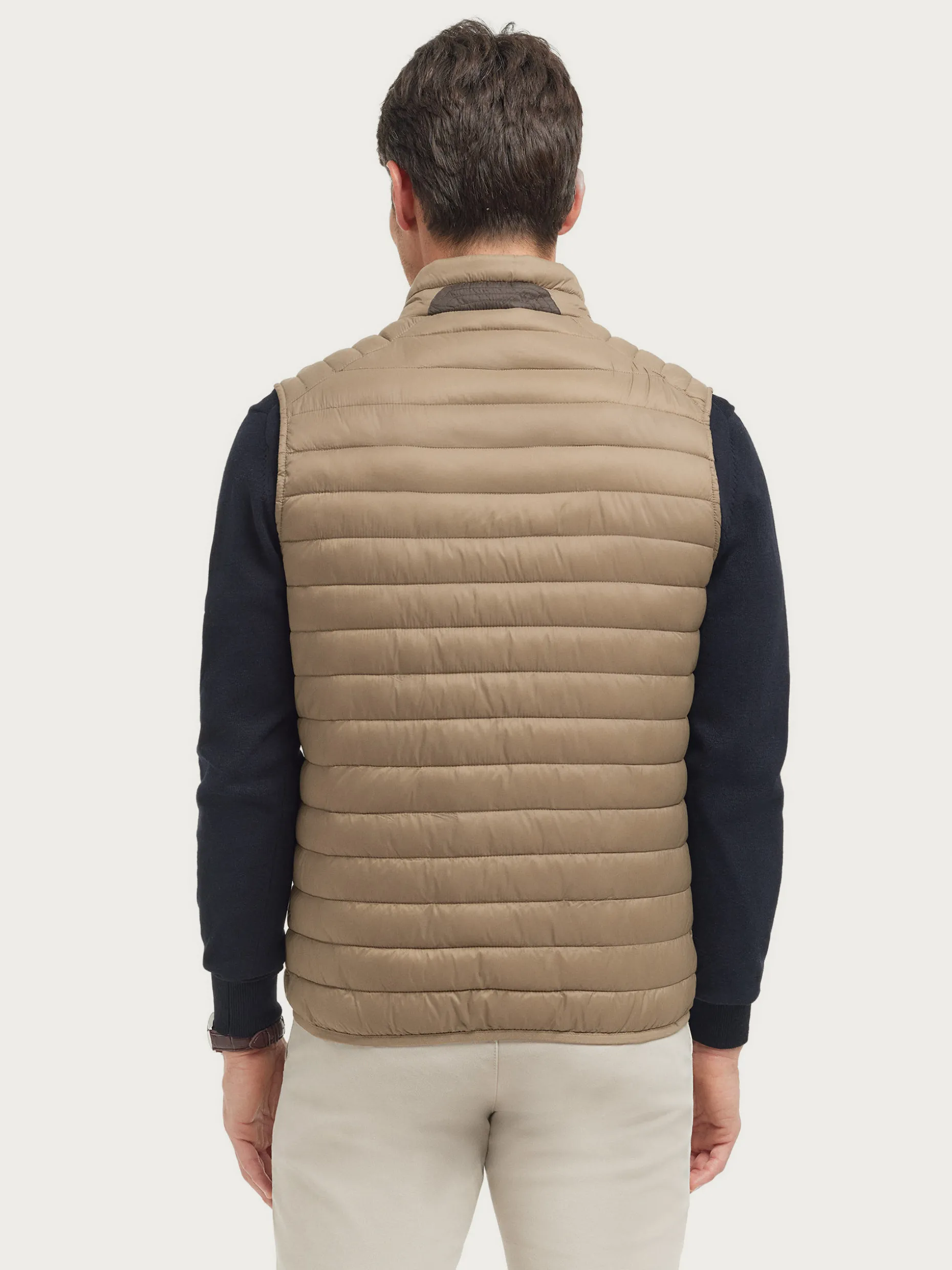 Giacca Trapuntata Denker in Offerta - Modello Alvaro Moreno Elegante 

(：，、、，，。)