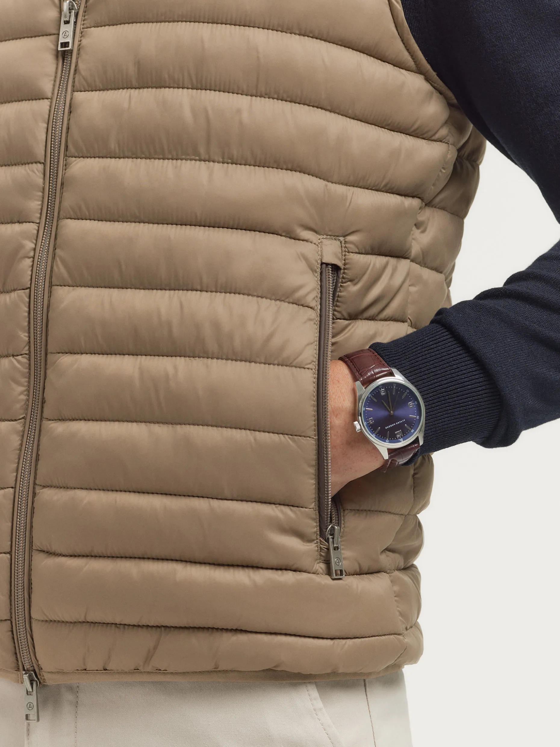 Giacca Trapuntata Denker in Offerta - Modello Alvaro Moreno Elegante 

(：，、、，，。)