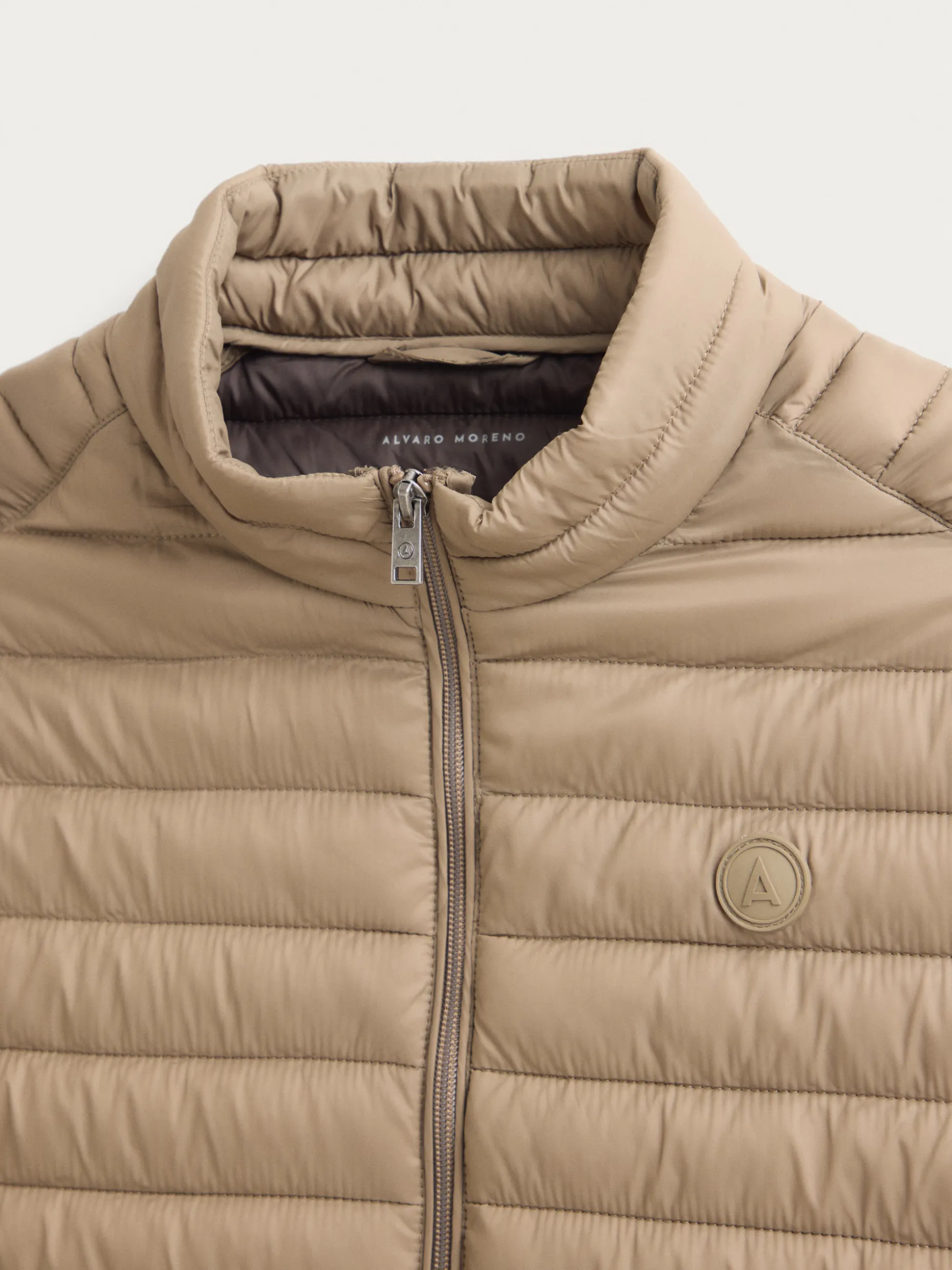 Giacca Trapuntata Denker in Offerta - Modello Alvaro Moreno Elegante 

(：，、、，，。)