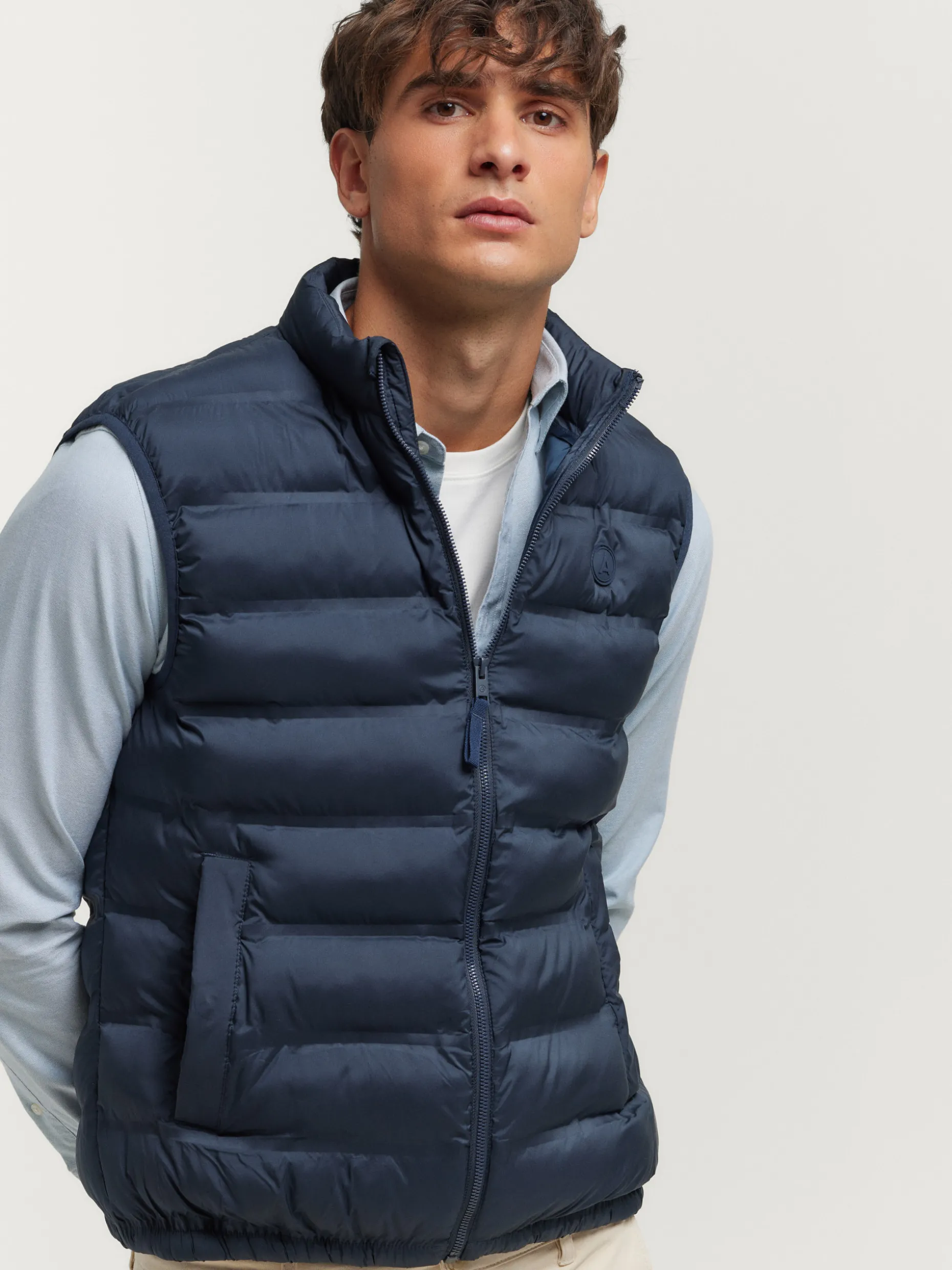 Gilet Dennis di Alvaro Moreno - Prezzo Accessibile con Design Moderno per Uso Quotidiano