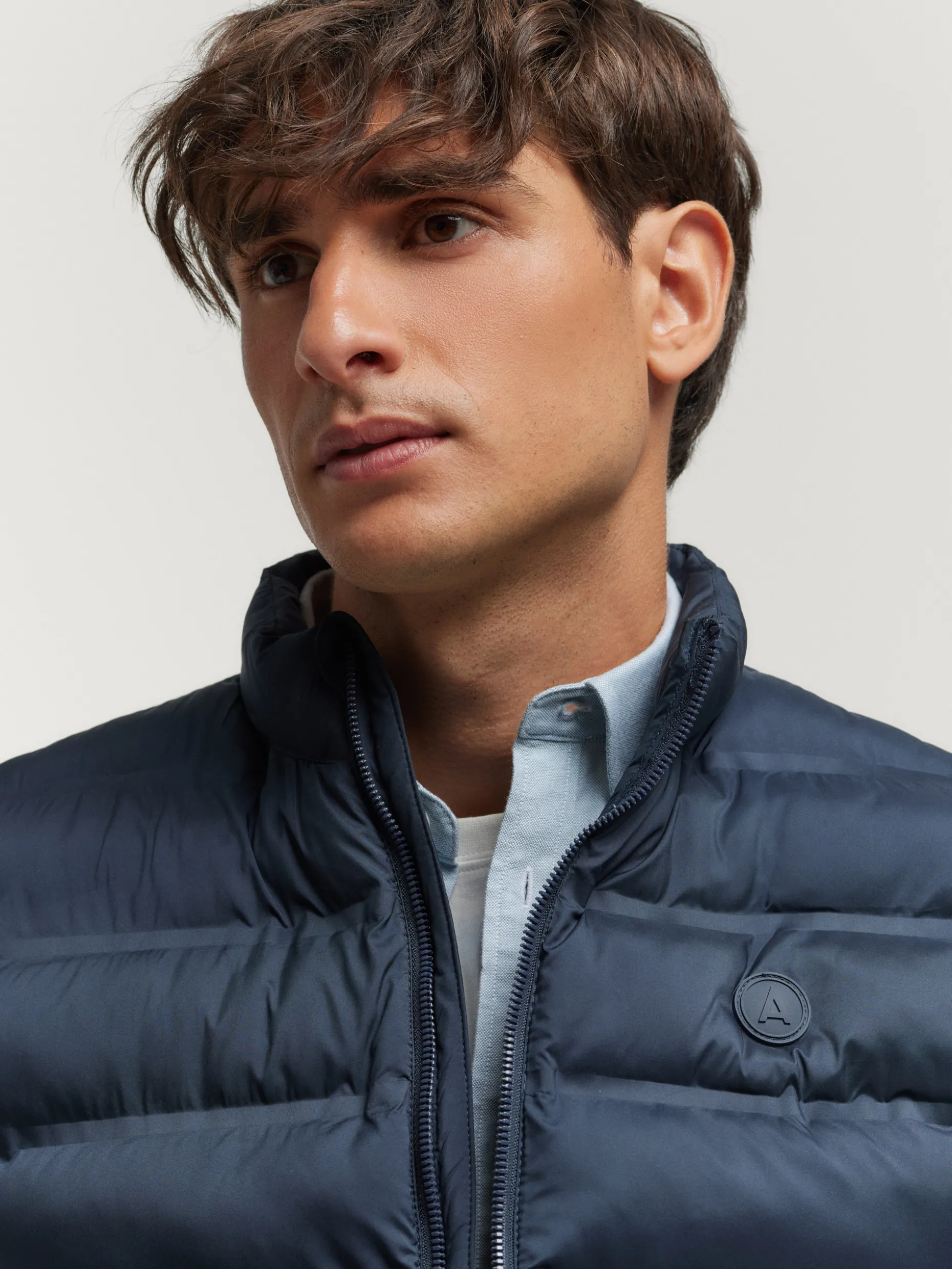 Gilet Dennis di Alvaro Moreno - Prezzo Accessibile con Design Moderno per Uso Quotidiano