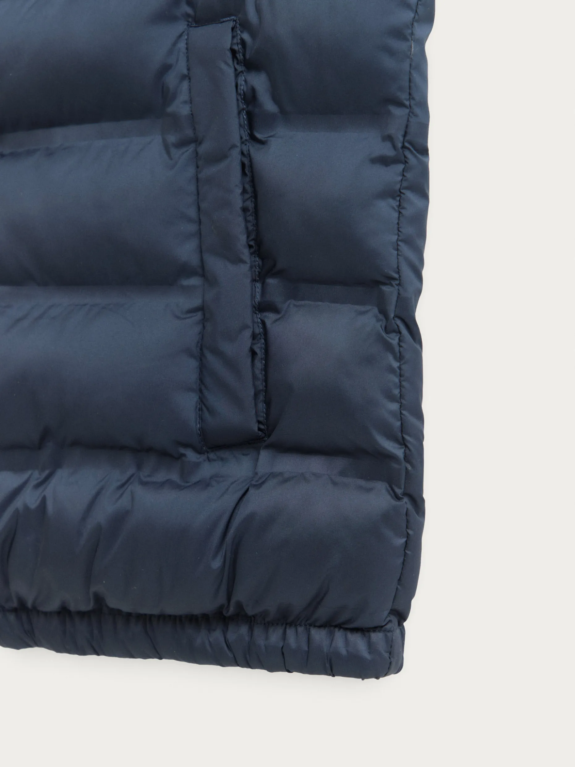 Gilet Dennis di Alvaro Moreno - Prezzo Accessibile con Design Moderno per Uso Quotidiano
