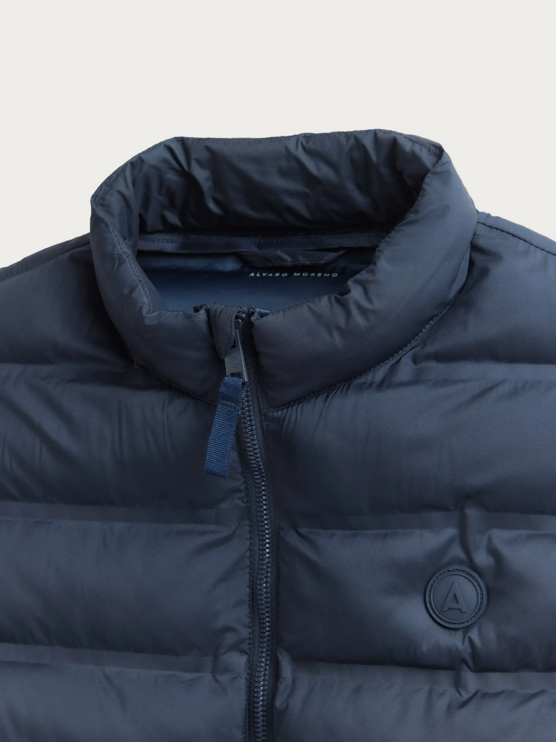 Gilet Dennis di Alvaro Moreno - Prezzo Accessibile con Design Moderno per Uso Quotidiano