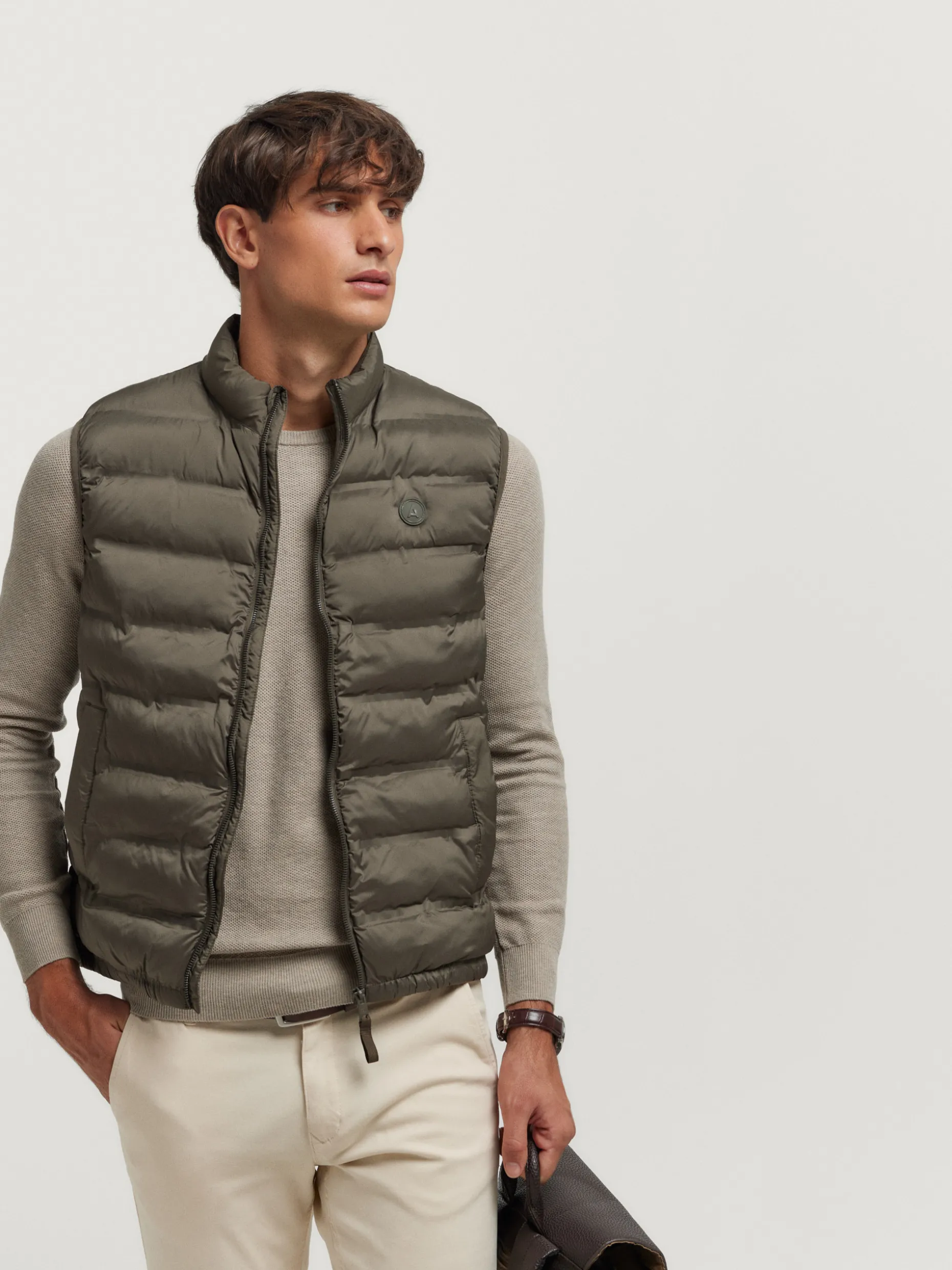 Gilet Uomo Dennis - Stile Casual con Design Essenziale | Abbigliamento Moda Uomo | Collezione Autunno/Inverno del Negozio Alvaro Moreno | Confezione Artigianale per Massimo Comfort