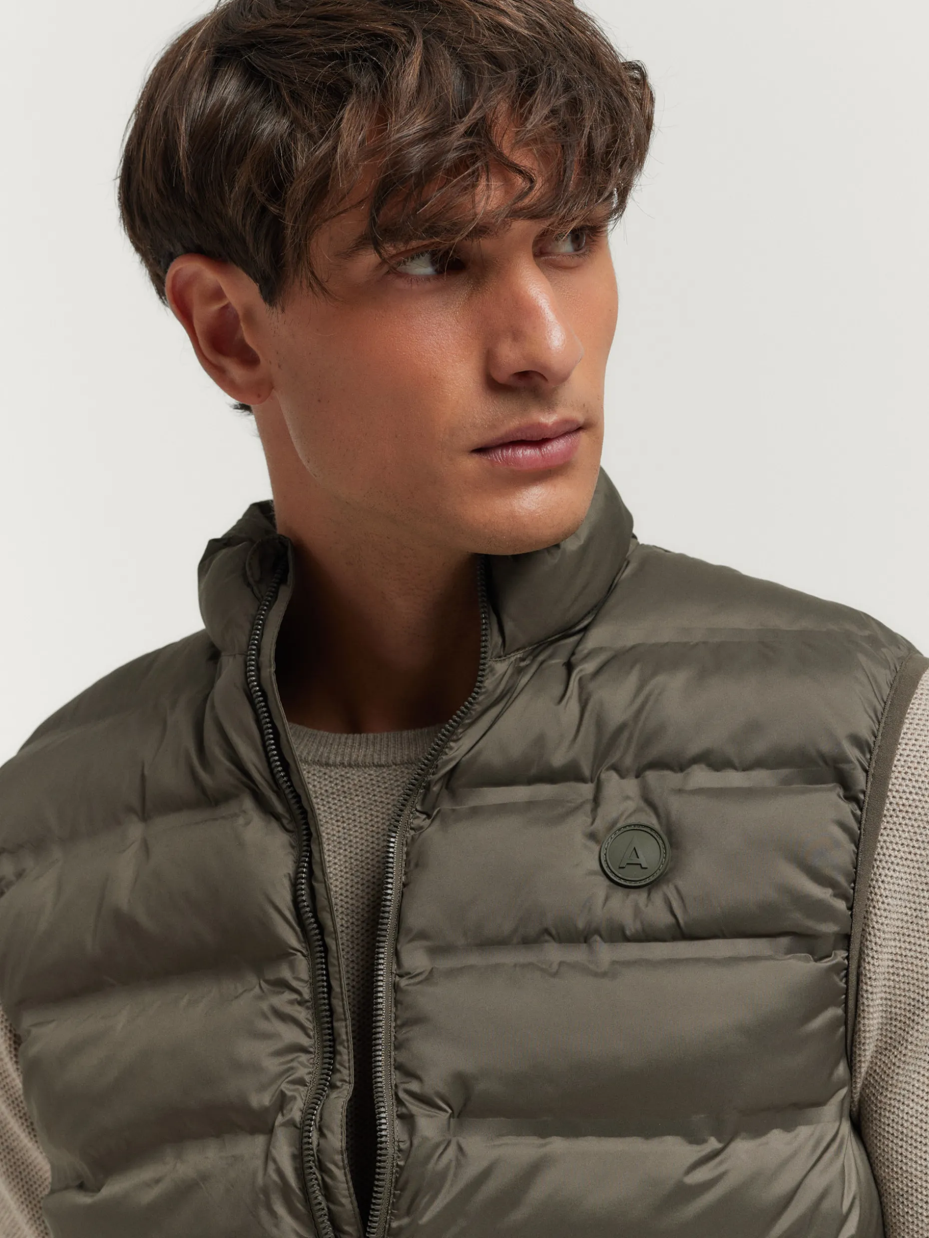 Gilet Uomo Dennis - Stile Casual con Design Essenziale | Abbigliamento Moda Uomo | Collezione Autunno/Inverno del Negozio Alvaro Moreno | Confezione Artigianale per Massimo Comfort