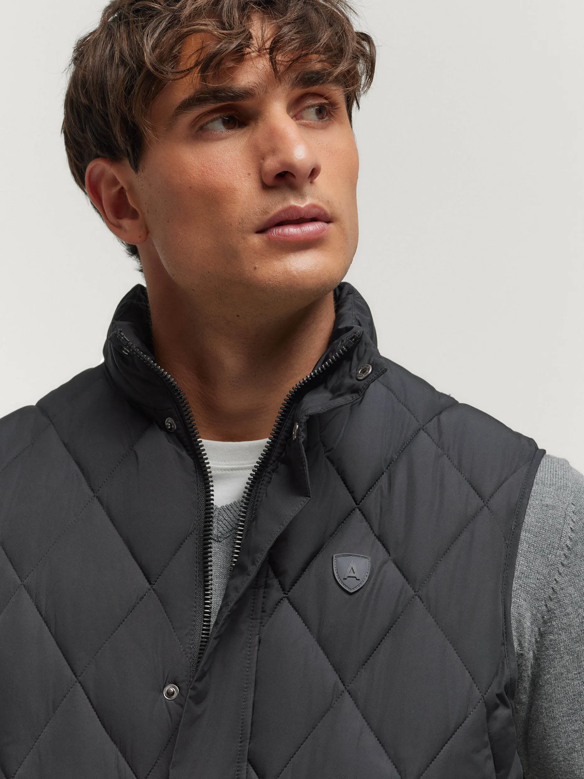 Gilet Draco - Design Esclusivo di Alvaro Moreno, Stile Innovativo per Look Accattivante