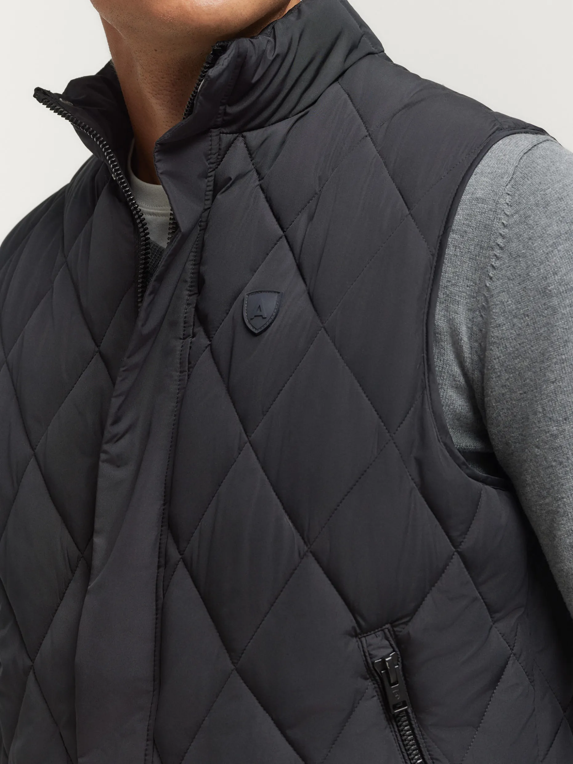 Gilet Draco - Design Esclusivo di Alvaro Moreno, Stile Innovativo per Look Accattivante