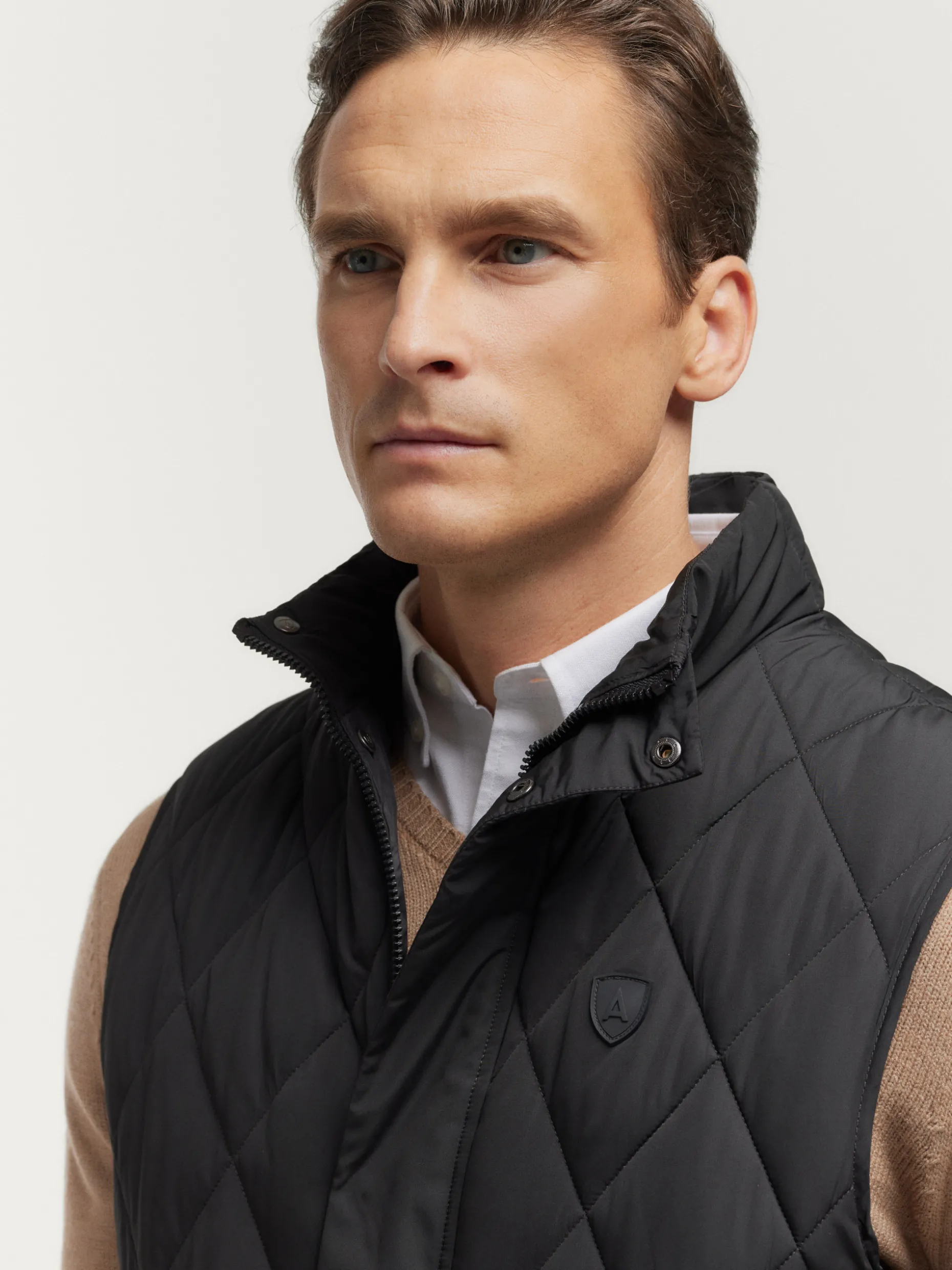 Gilet DRACO Stagione Autunno/Inverno - Design Esclusivo Álvaro Moreno con Rifiniture Premium
