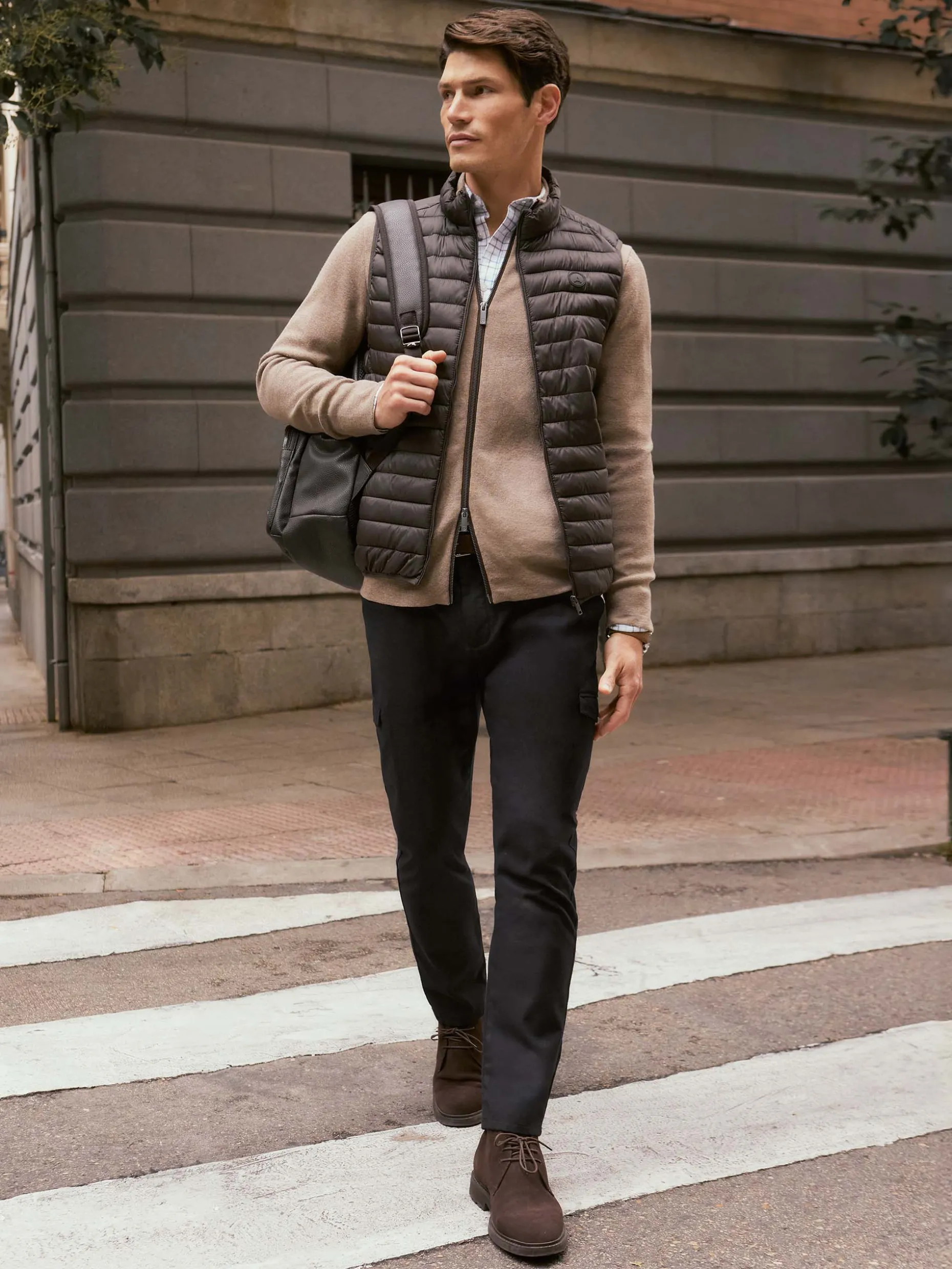 Gilet Marrone Scuro Modello Niro - Collezione Esclusiva Autunno/Inverno 2024 by Alvaro Moreno 

(：，