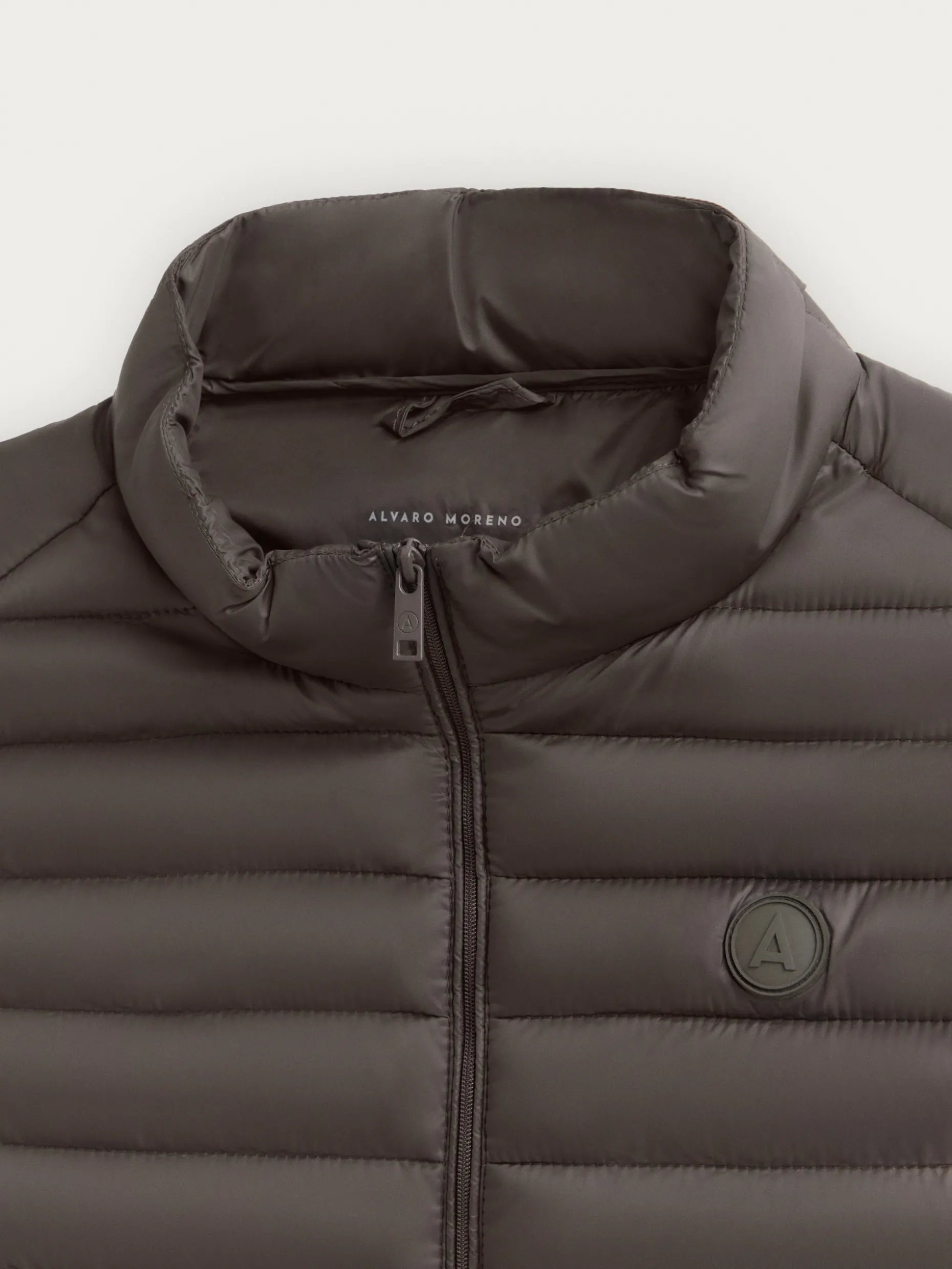 Gilet Marrone Scuro Modello Niro - Collezione Esclusiva Autunno/Inverno 2024 by Alvaro Moreno 

(：，