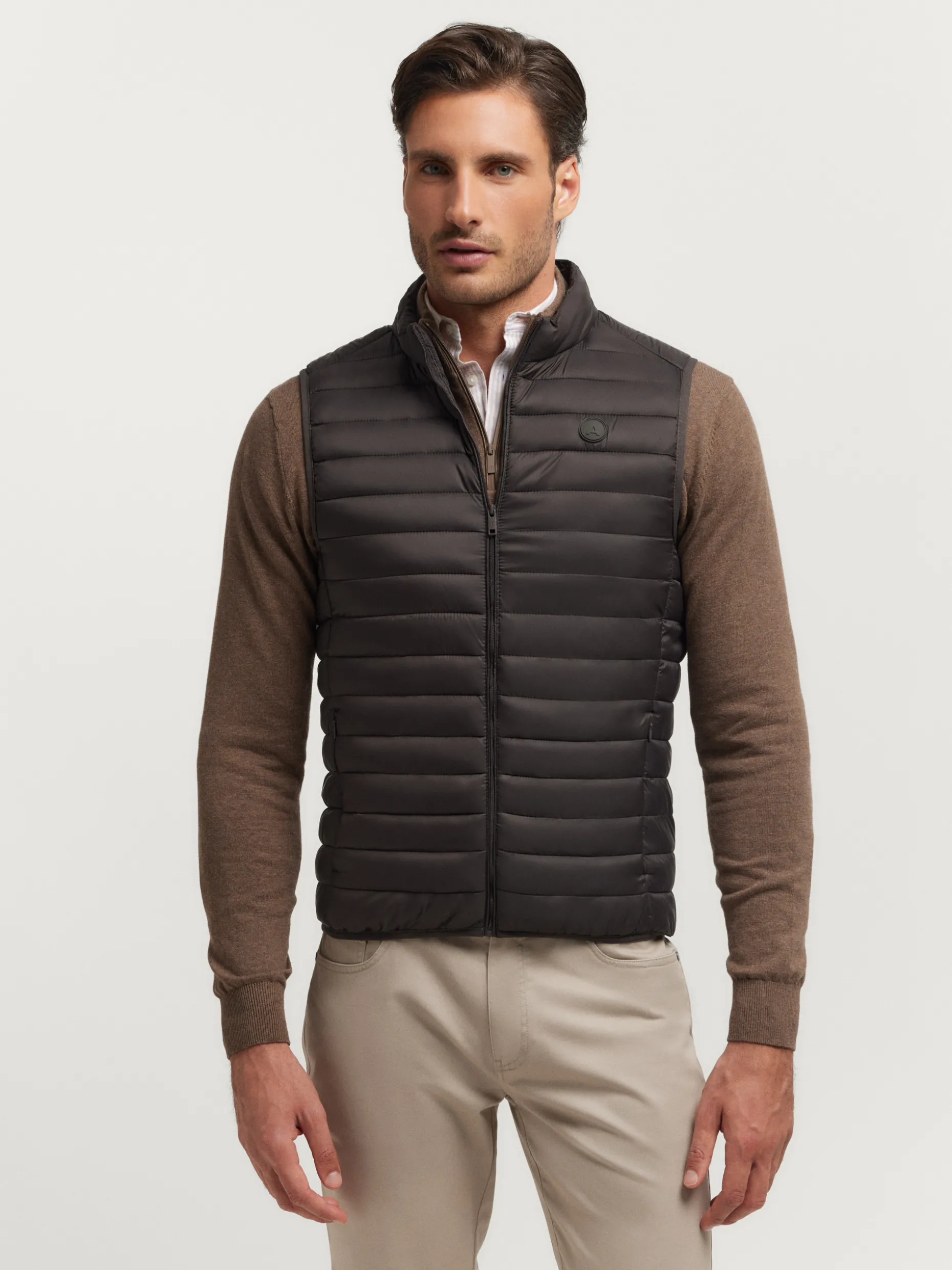 Gilet Marrone Scuro Modello Niro - Collezione Esclusiva Autunno/Inverno 2024 by Alvaro Moreno 

(：，