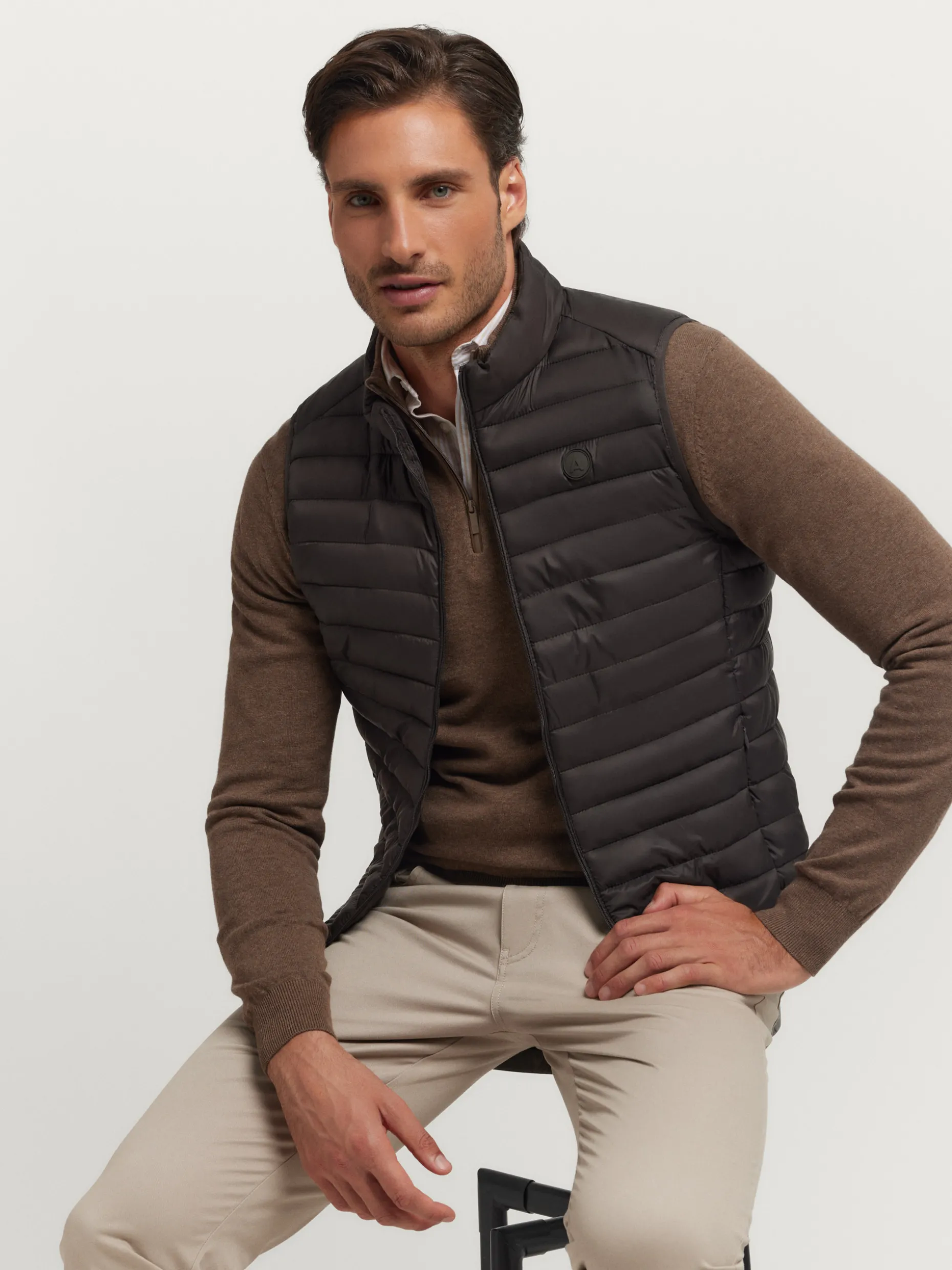 Gilet Marrone Scuro Modello Niro - Collezione Esclusiva Autunno/Inverno 2024 by Alvaro Moreno 

(：，