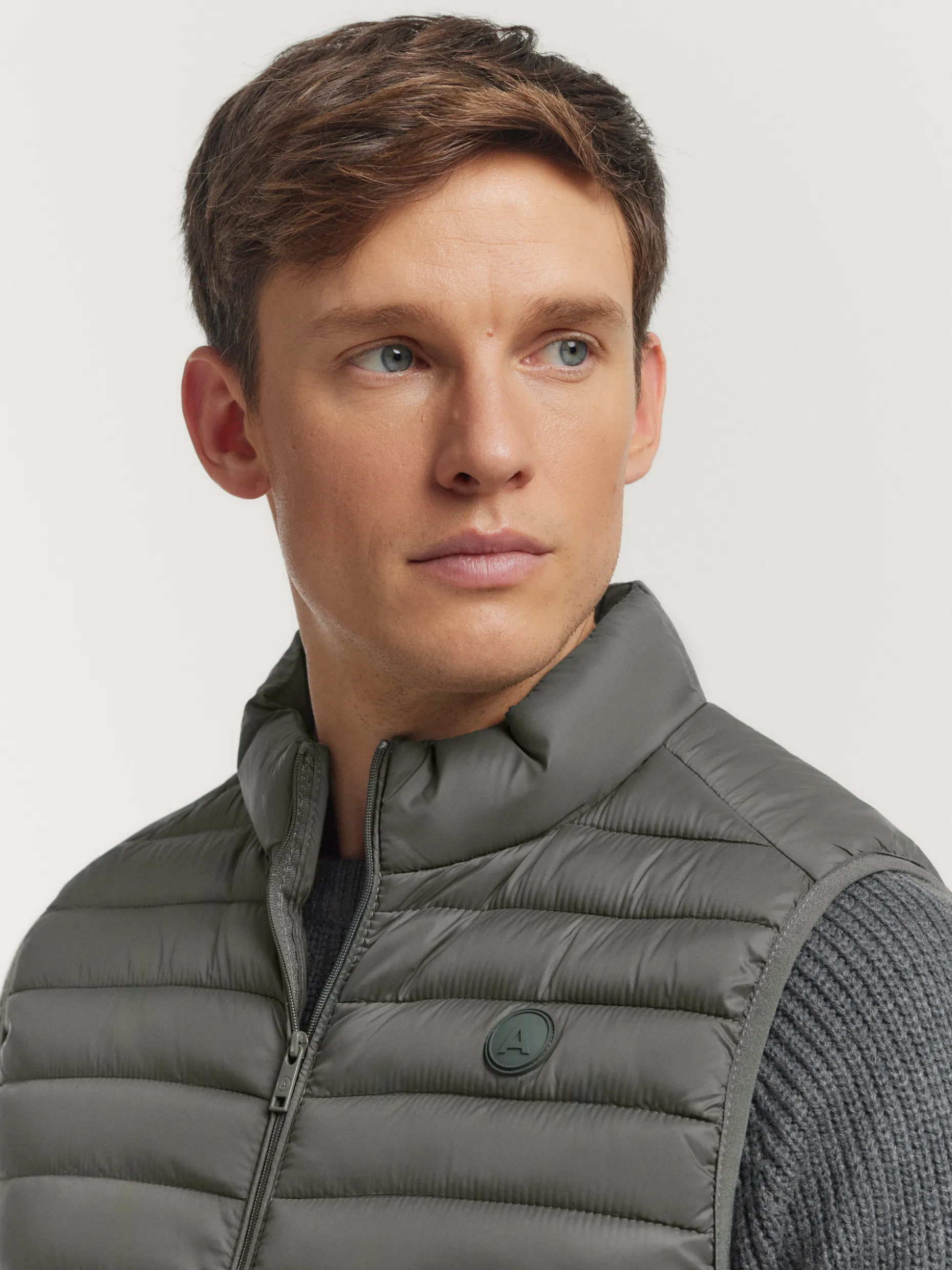 Gilet Elegante Niro - Promozione Esclusiva della Collezione Alvaro Moreno