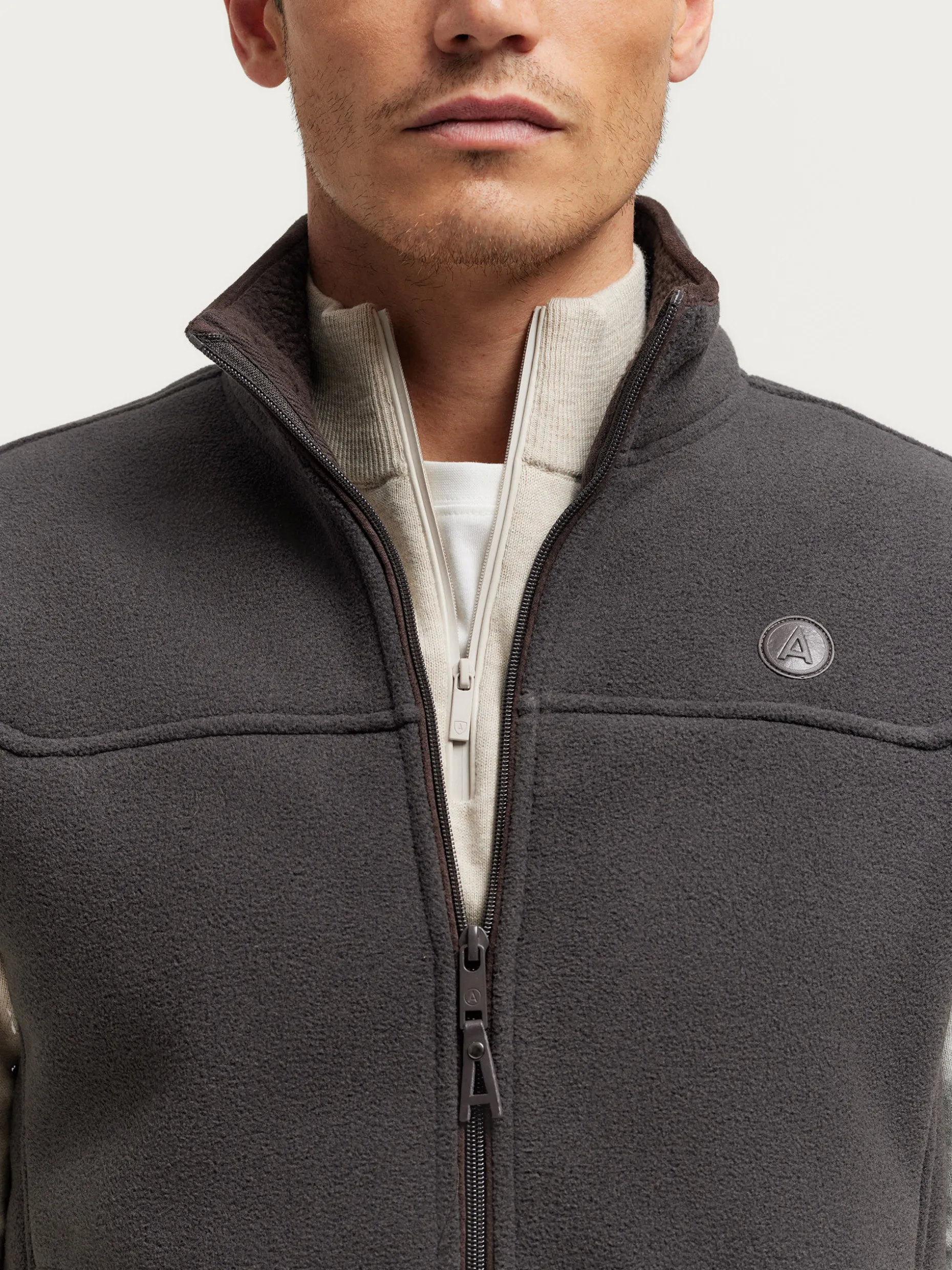 Gilet Avventura Marrone Cacao | Design Ergonomico Alvaro Moreno | Perfetto per Escursioni e Stile Casual