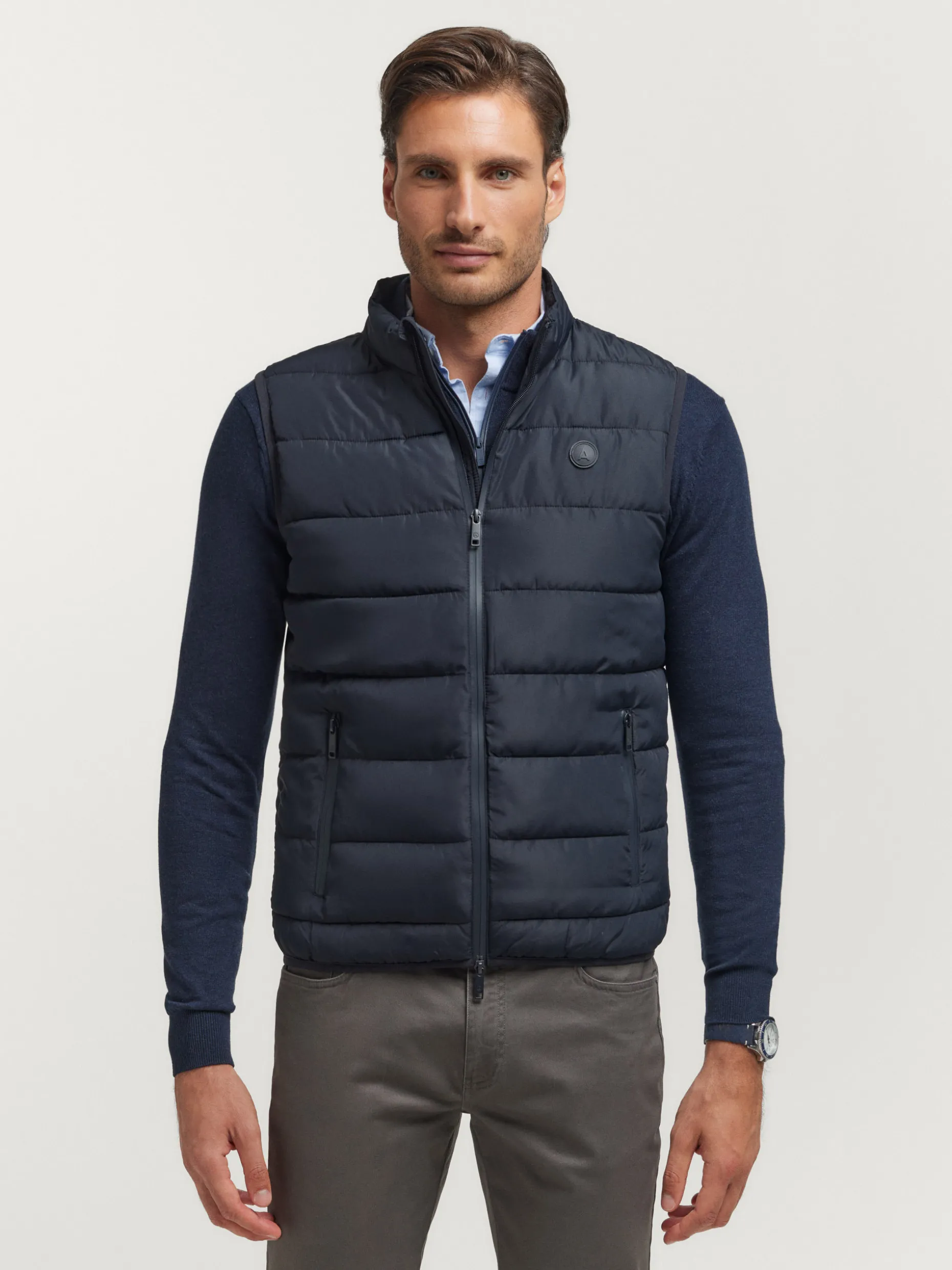 Gilet Sloppi Design Unico | Abbigliamento Casual da Boutique Alvaro Moreno - Elegante e Confortevole, Ideale per Tempo Libero e Stile Urbano con Tessuto Tecnico Leggero. Disponibile in Diverse Tinte e Taglie. Scopri la Collezione Esclusiva!