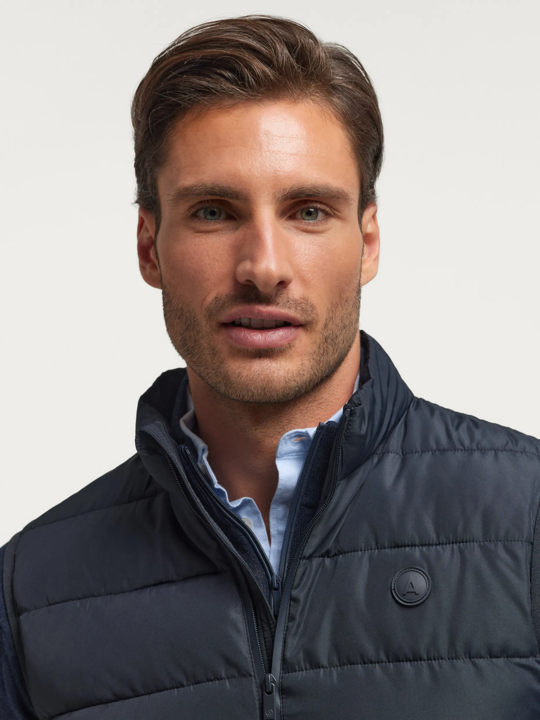 Gilet Sloppi Design Unico | Abbigliamento Casual da Boutique Alvaro Moreno - Elegante e Confortevole, Ideale per Tempo Libero e Stile Urbano con Tessuto Tecnico Leggero. Disponibile in Diverse Tinte e Taglie. Scopri la Collezione Esclusiva!