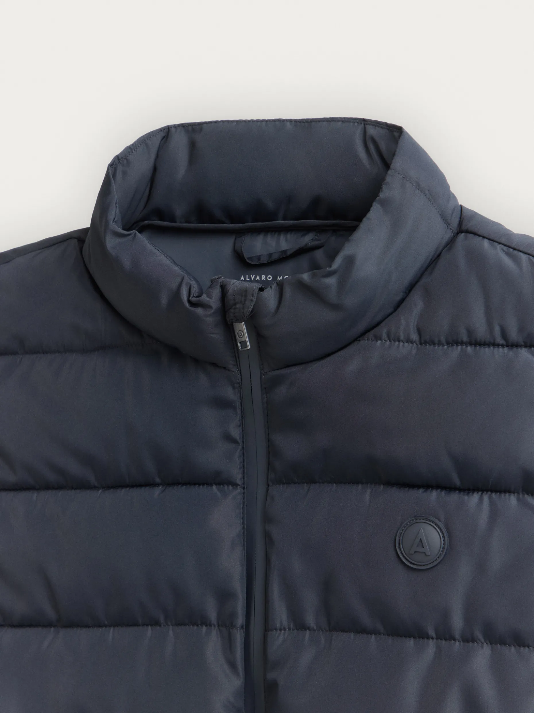 Gilet Sloppi Design Unico | Abbigliamento Casual da Boutique Alvaro Moreno - Elegante e Confortevole, Ideale per Tempo Libero e Stile Urbano con Tessuto Tecnico Leggero. Disponibile in Diverse Tinte e Taglie. Scopri la Collezione Esclusiva!