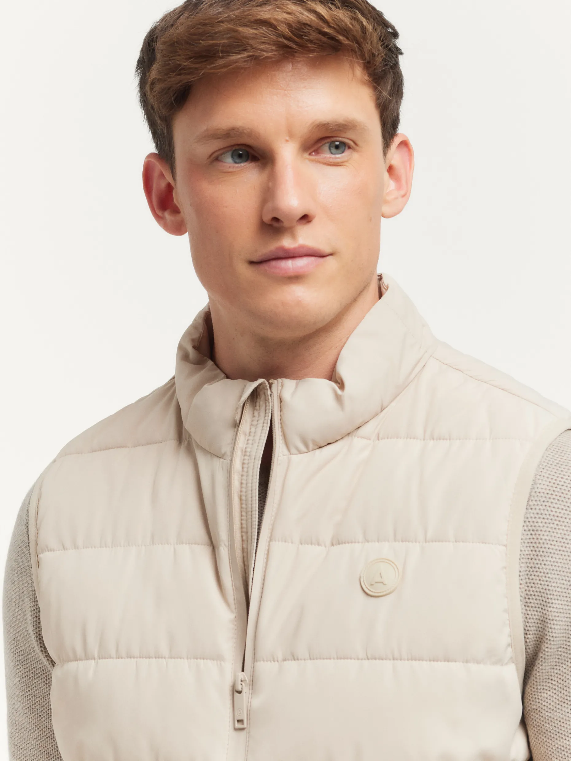 Gilet Sloopy - Linea Minimal con Tocco Urban | Stilizzato da Alvaro Moreno