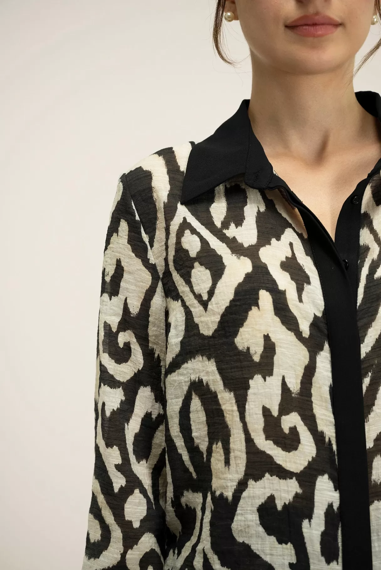 Camicie Femminili NAF NAF con Stampa Chili - Modello Confortevole e Stilizzato