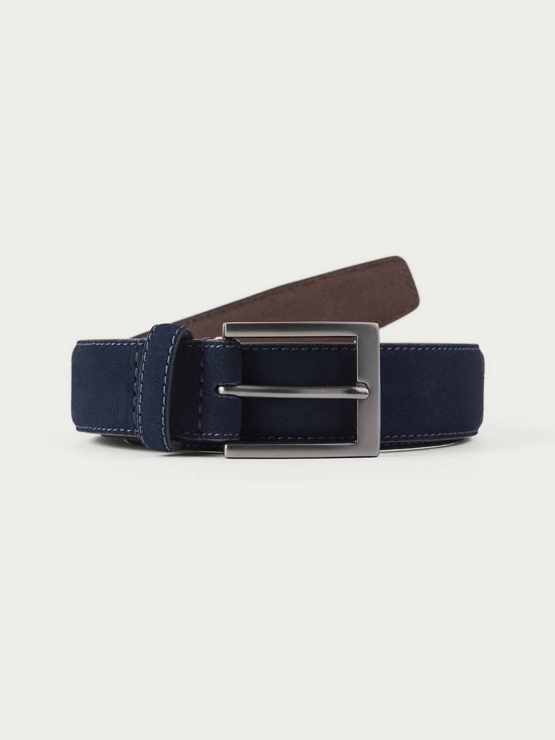 Cintura Elegante in Pelle Alvaro Moreno - Sconti Esclusivi su Accessori da Abbinamento
Stile Senza Tempo per il Tuo Guardaroba - Cinture Artigianali Moreno in Offerta Imperdibile