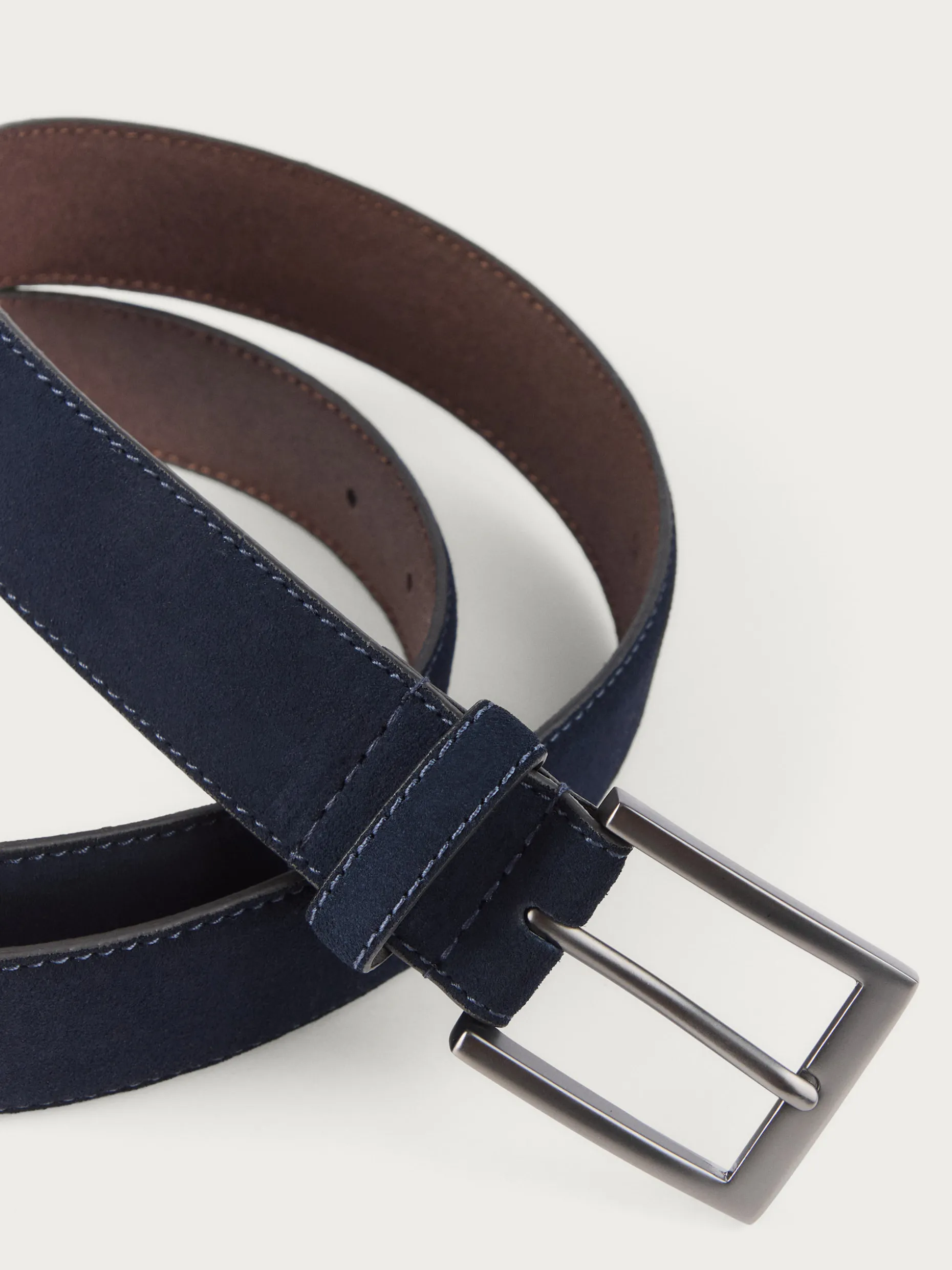 Cintura Elegante in Pelle Alvaro Moreno - Sconti Esclusivi su Accessori da Abbinamento
Stile Senza Tempo per il Tuo Guardaroba - Cinture Artigianali Moreno in Offerta Imperdibile