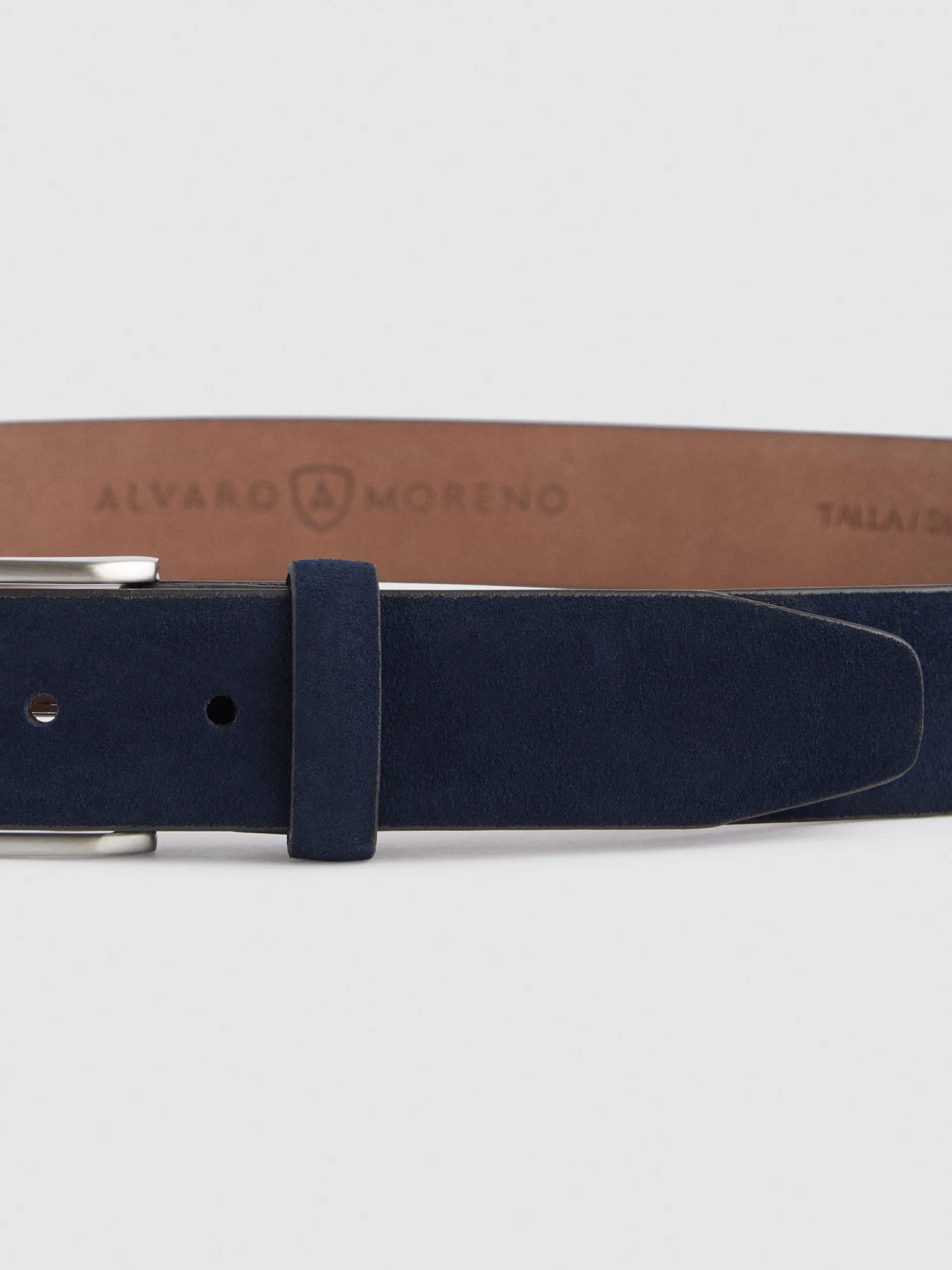 Cintura Elegante in Pelle con Fibbia in Metallo per Stile Denim Autentico - Design Esclusivo di Alvaro Moreno