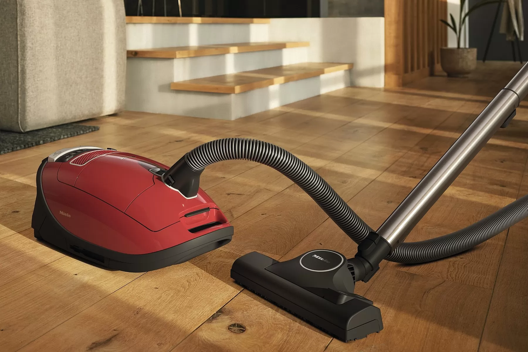 Miele Aspirapolvere con Sacco Completo - Linea Powerline HomeCare C3, Modello SGFE0 ad Alto Rendimento per Pulizie Professionali Domestiche