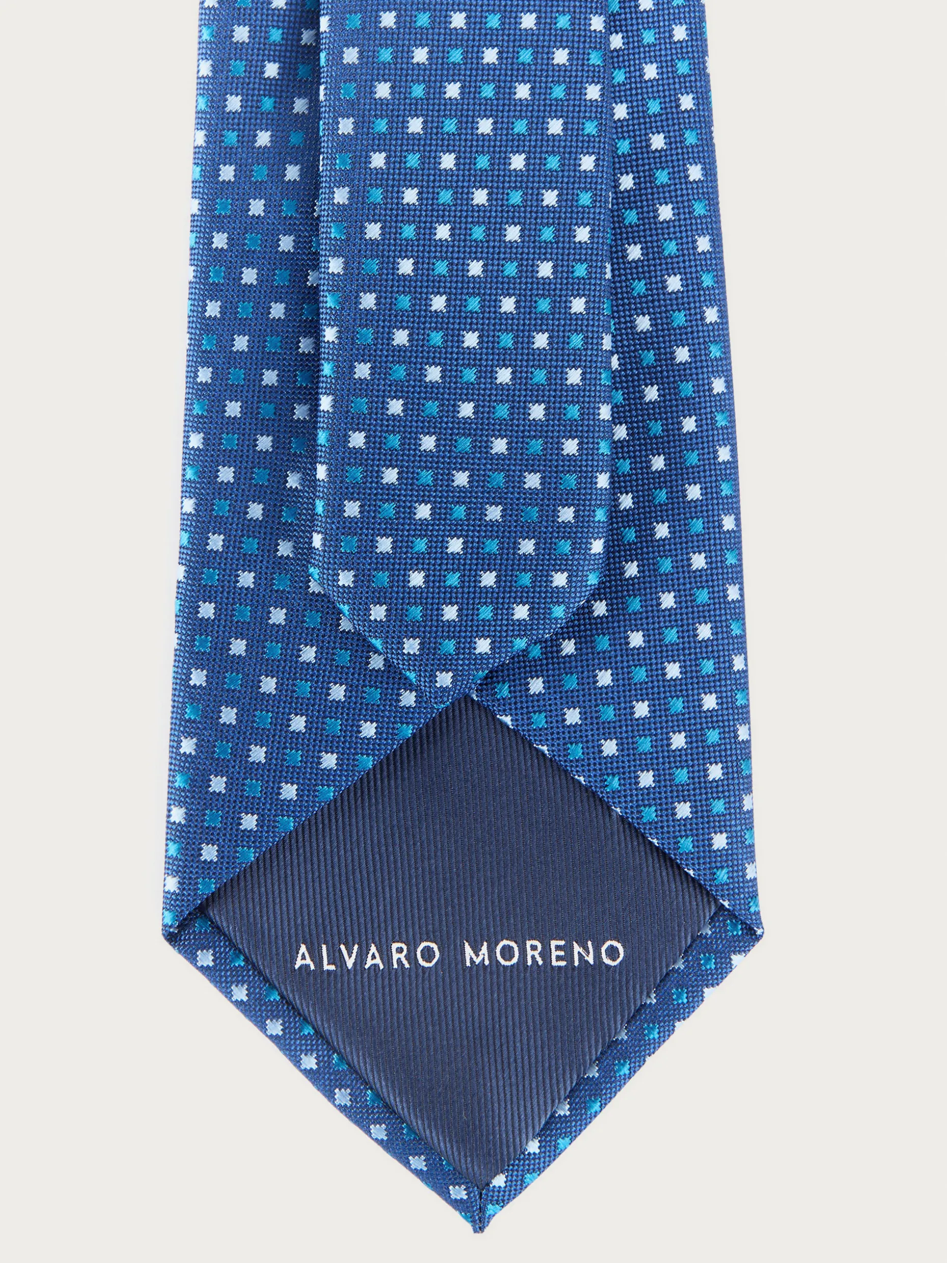 Cravatta Jacquard Elegante in Seta Pregiata - Design Esclusivo di Alvaro Moreno per Occasioni Speciali
