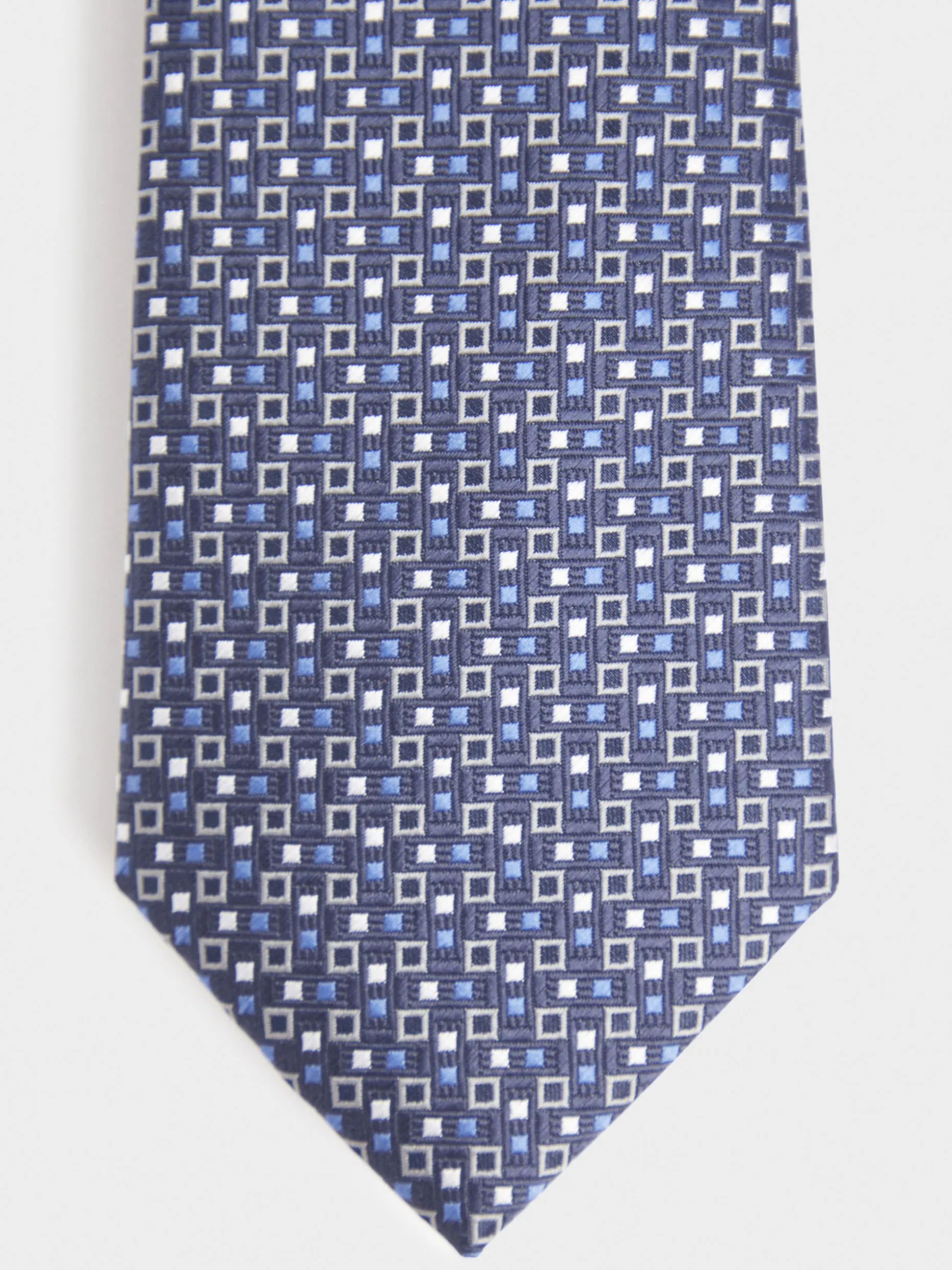 Cravatta Jacquard Stile Elegante - Design Moreno con Motivo Geometrico Alfaro, Tessuto Pregiato MF 

(Nota: Ho riorganizzato gli elementi mantenendo le informazioni chiave, aggiunto descrittori naturali come 