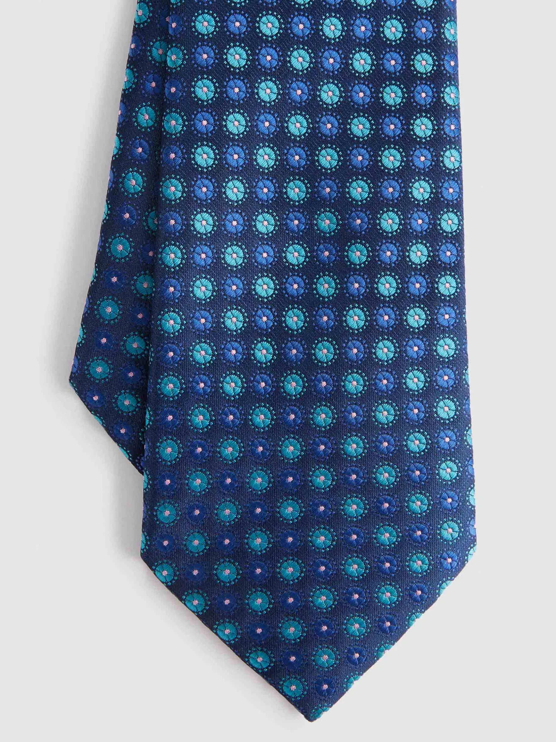Cravatta Elegante in Jacquard MF - Edizione Limitata Alvaro Moreno con Sconto Esclusivo 

Design Unico in Tessuto Pregiato - Promozione Flash Solo Oggi