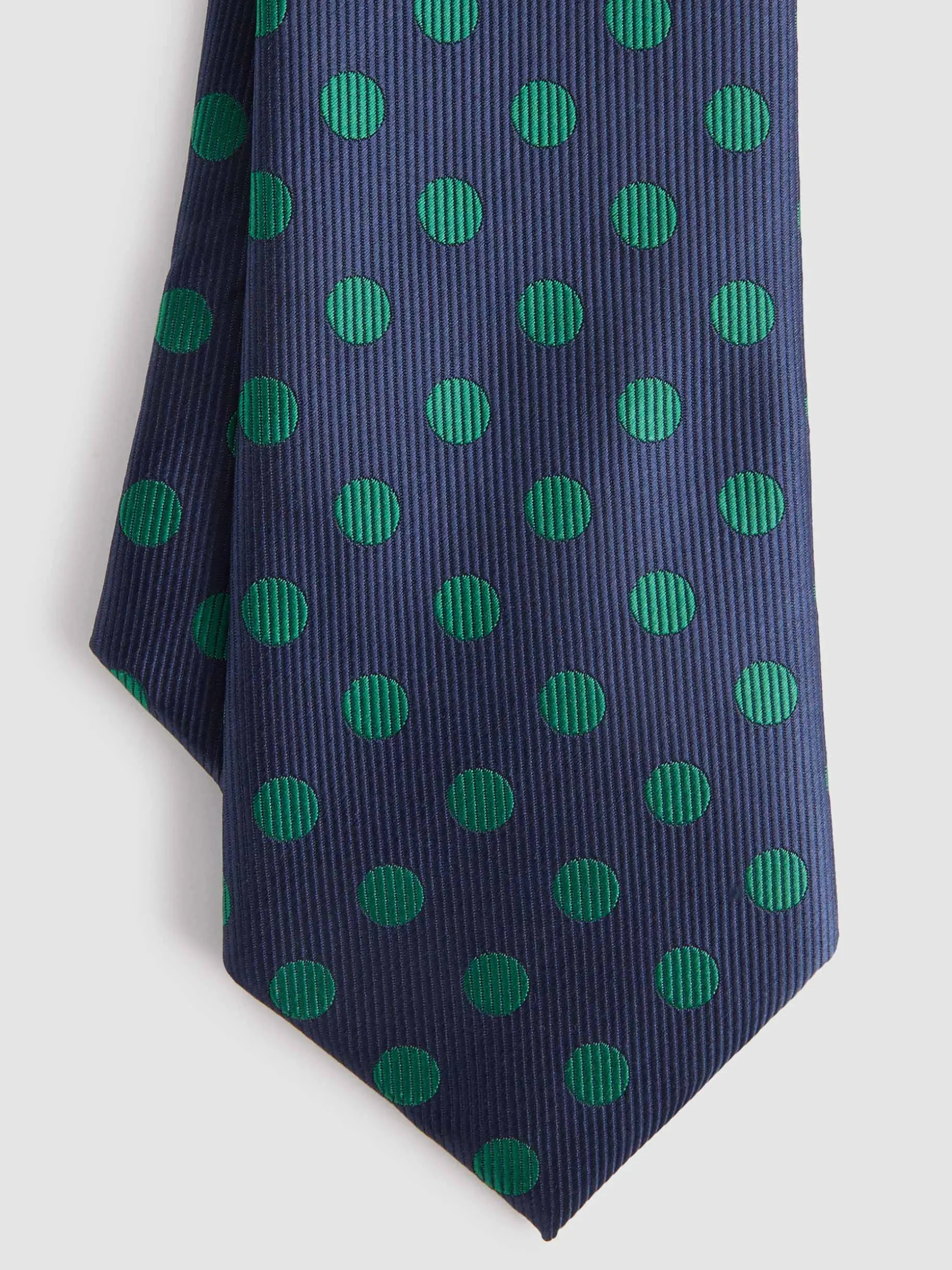 Cravatta Jacquard Uomo in Seta – Collezione Estiva Alvaro Moreno con Micro Fantasia 

Edizione Limitata Promozione Estiva - Tessuto Pregiato con Motivi Artigianali