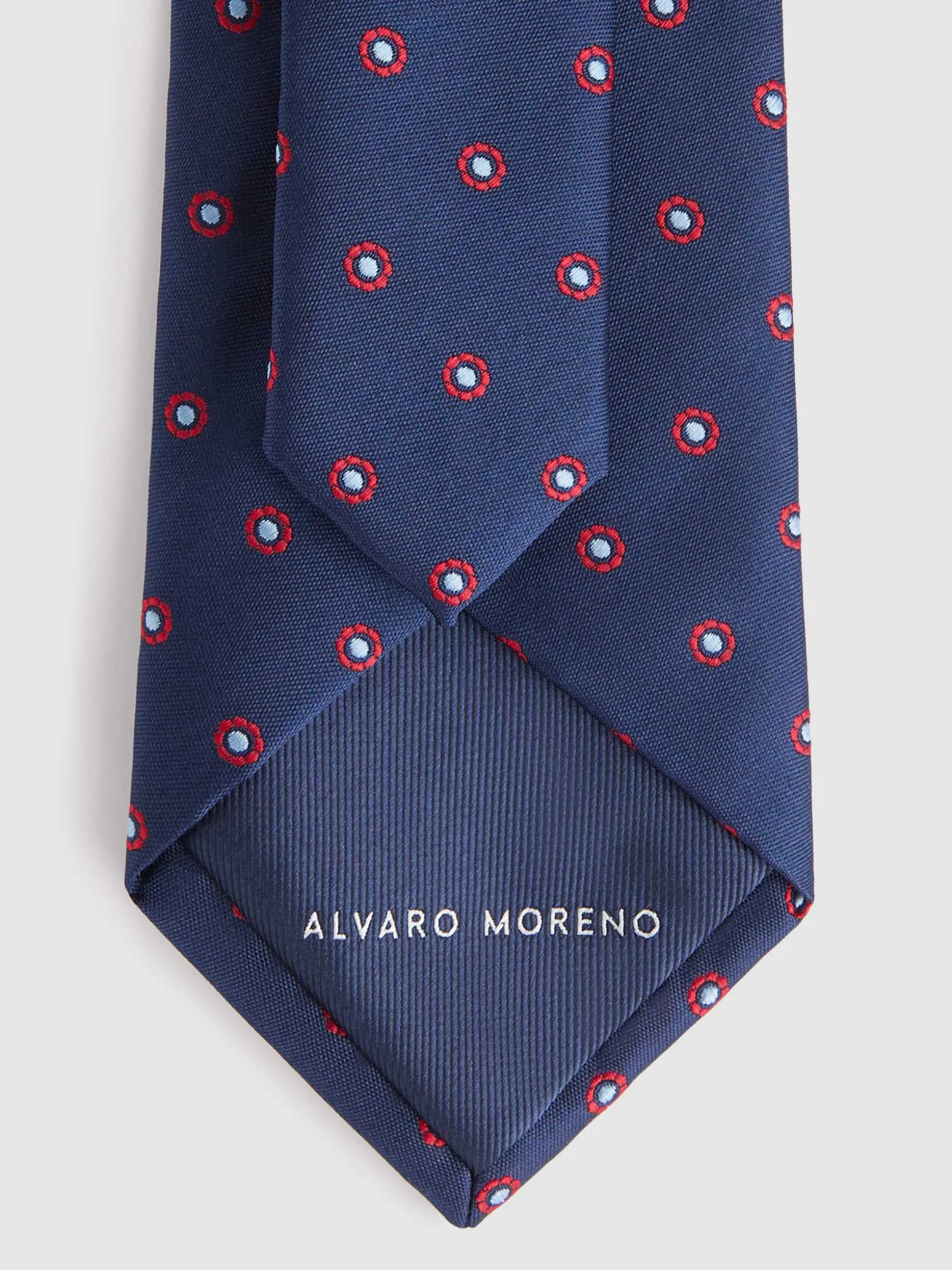 Cravatta Elegante Jacquard in Seta con Motivi Classici - Design Esclusivo Alvaro Moreno | Collezione Autunno/Inverno 2023 per Uomo Stilizzato