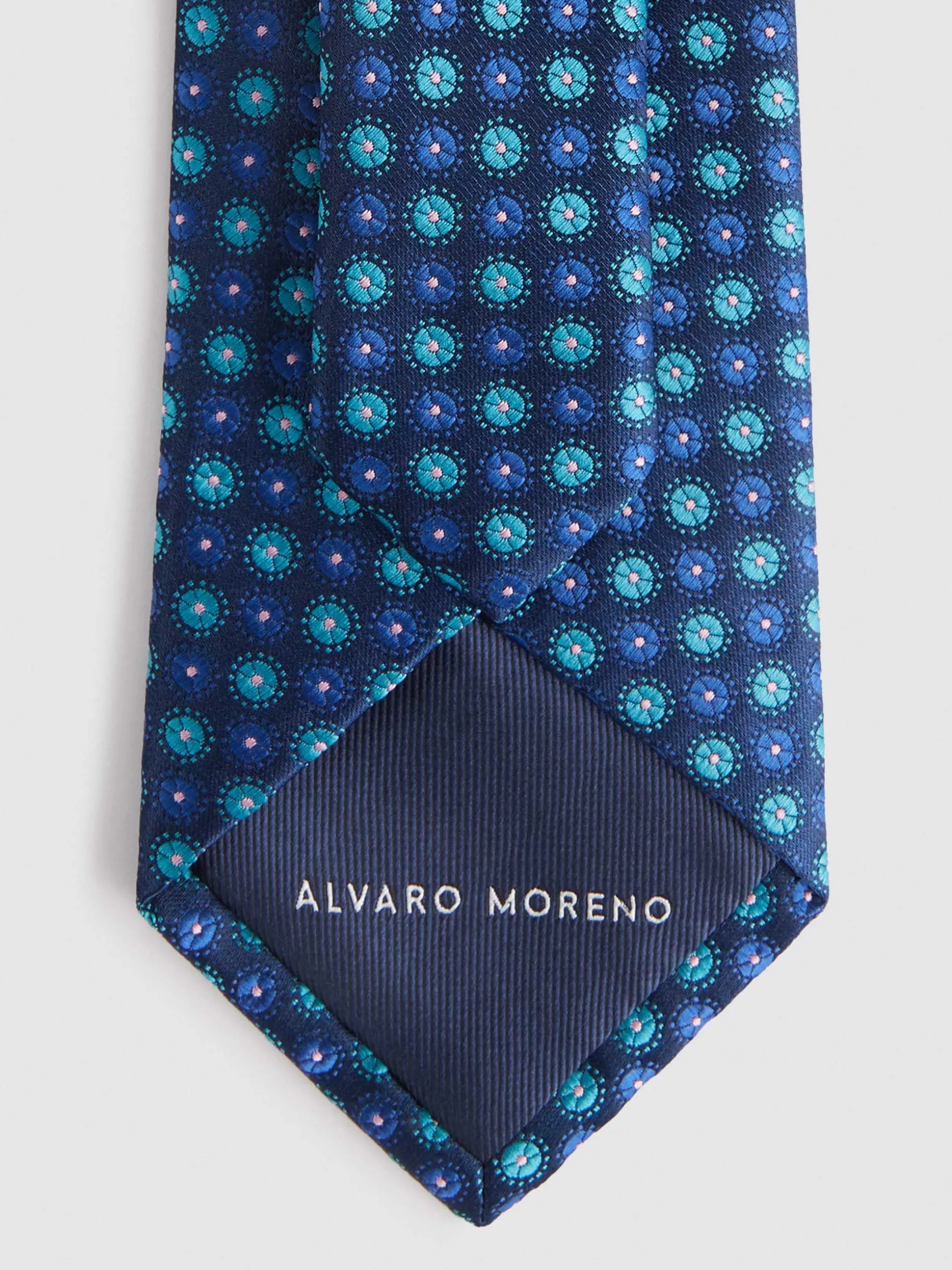 Cravatta Elegante in Jacquard MF - Edizione Limitata Alvaro Moreno con Sconto Esclusivo 

Design Unico in Tessuto Pregiato - Promozione Flash Solo Oggi