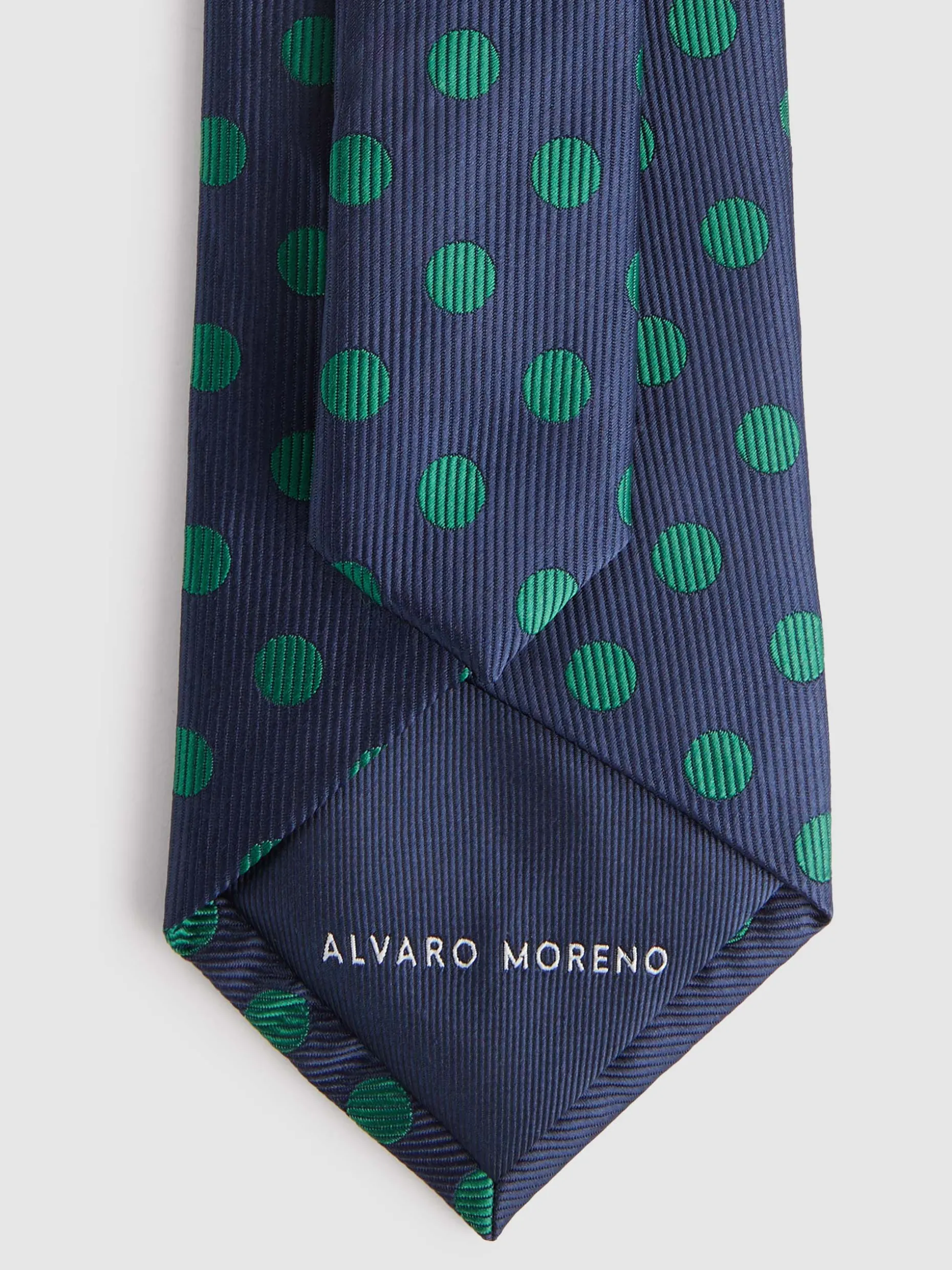 Cravatta Jacquard Uomo in Seta – Collezione Estiva Alvaro Moreno con Micro Fantasia 

Edizione Limitata Promozione Estiva - Tessuto Pregiato con Motivi Artigianali