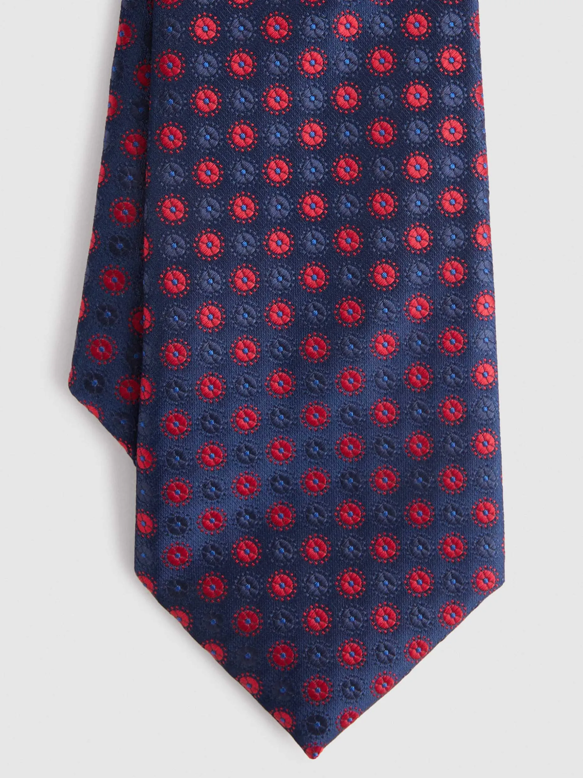 Cravatta Jacquard Elegante Uomo in Seta - Alvaro Moreno, Saldi Primavera con Spedizione Rapida 

In alternativa:  
Cravatta Uomo Jacquard Classica - Collezione Alvaro Moreno, Edizione Limitata con Pronta Spedizione  

(Selezionare una versione mantenendo l'ordine logico: tessuto jacquard, brand, promozione, dettaglio spedizione. Variazioni lessicali naturali come 