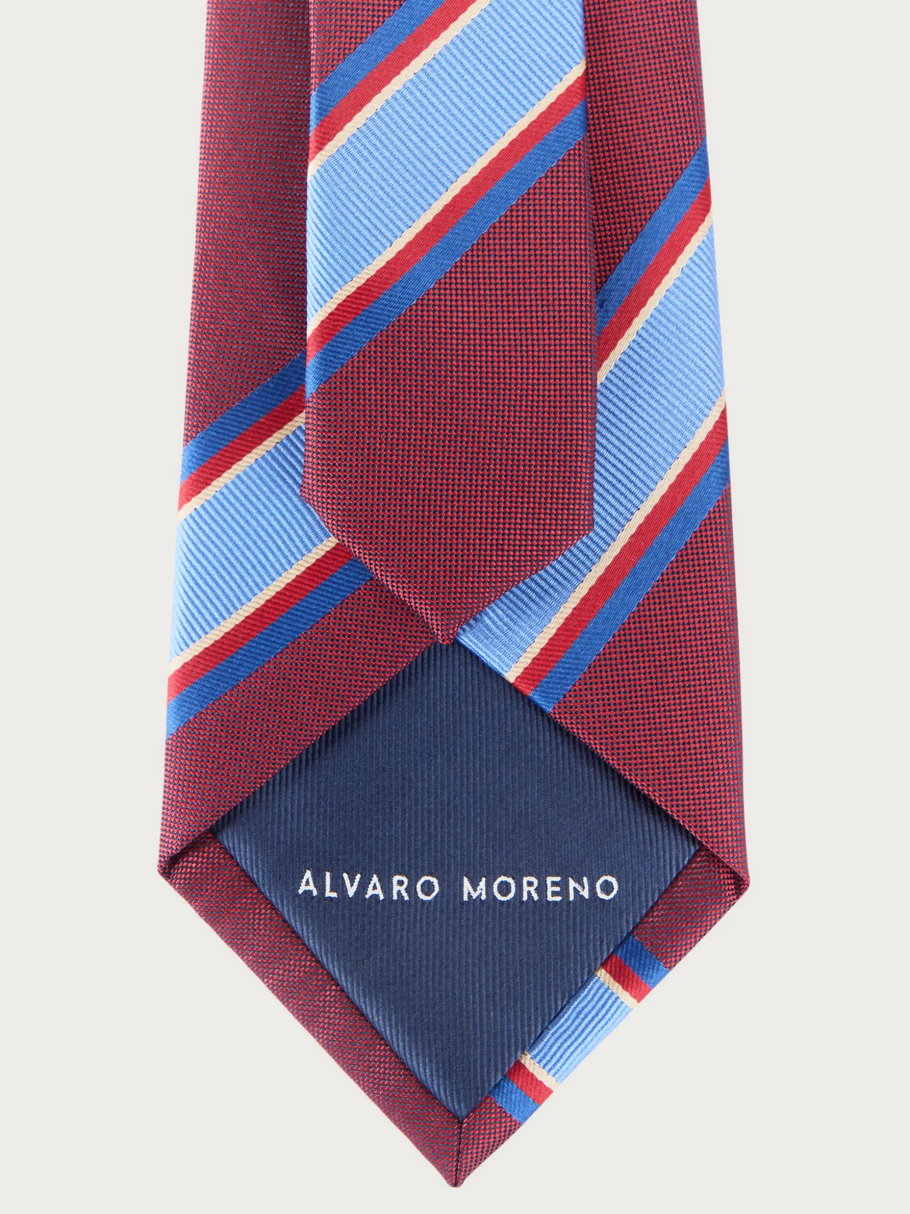 Cravatta Elegante in Jacquard con Motivi Geometrici - Stile Classico Rinnovato da Alvaro Moreno | Collezione Autunno/Inverno 2023 | Tessuto Premium per Uomo Raffinato 

（：