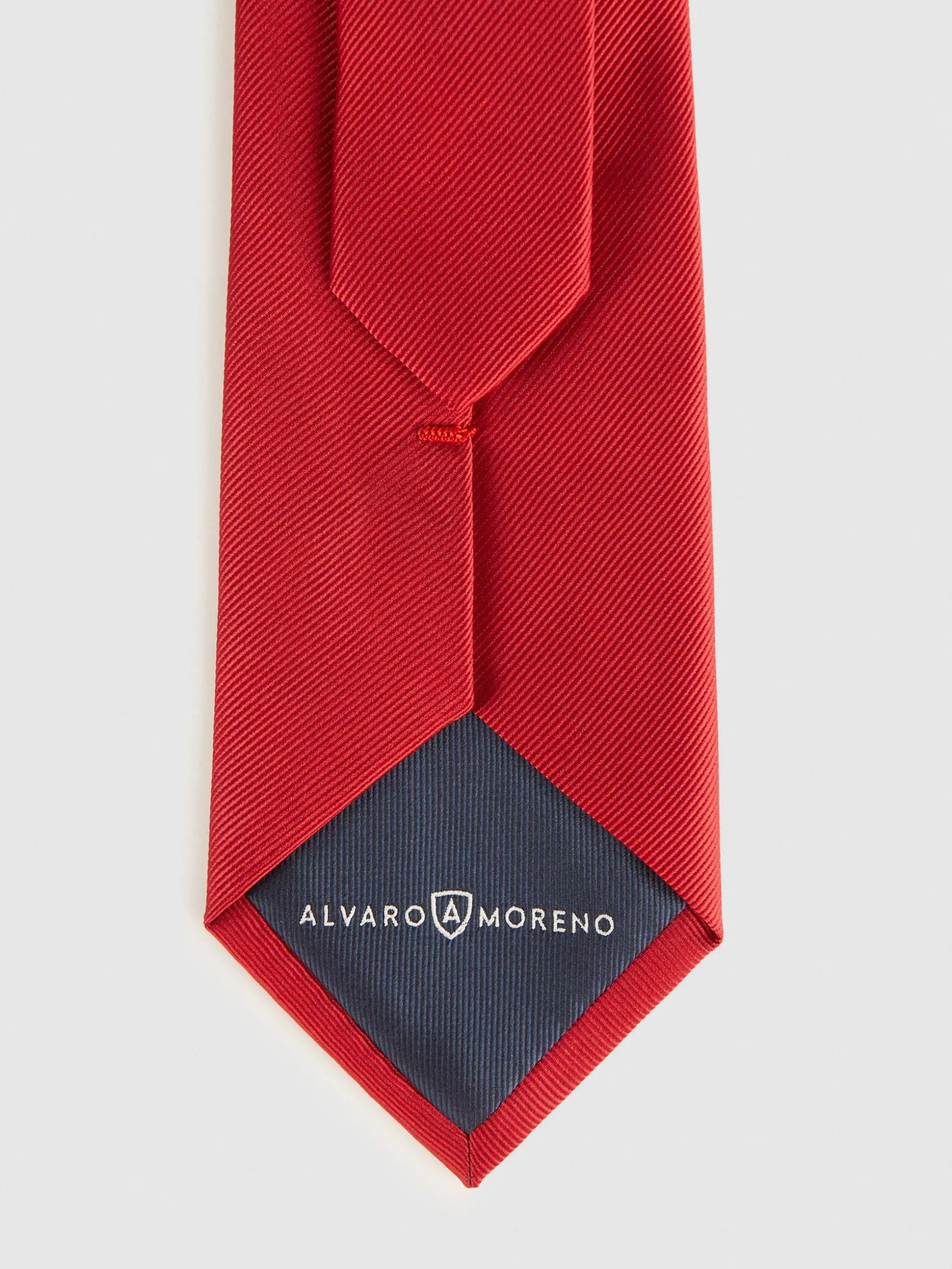 Cravatta Jacquard Elegante MF - Firma Esclusiva di Alvaro Moreno 

Questo modello unico unisce artigianato raffinato e design contemporaneo, perfetta per occasioni speciali.