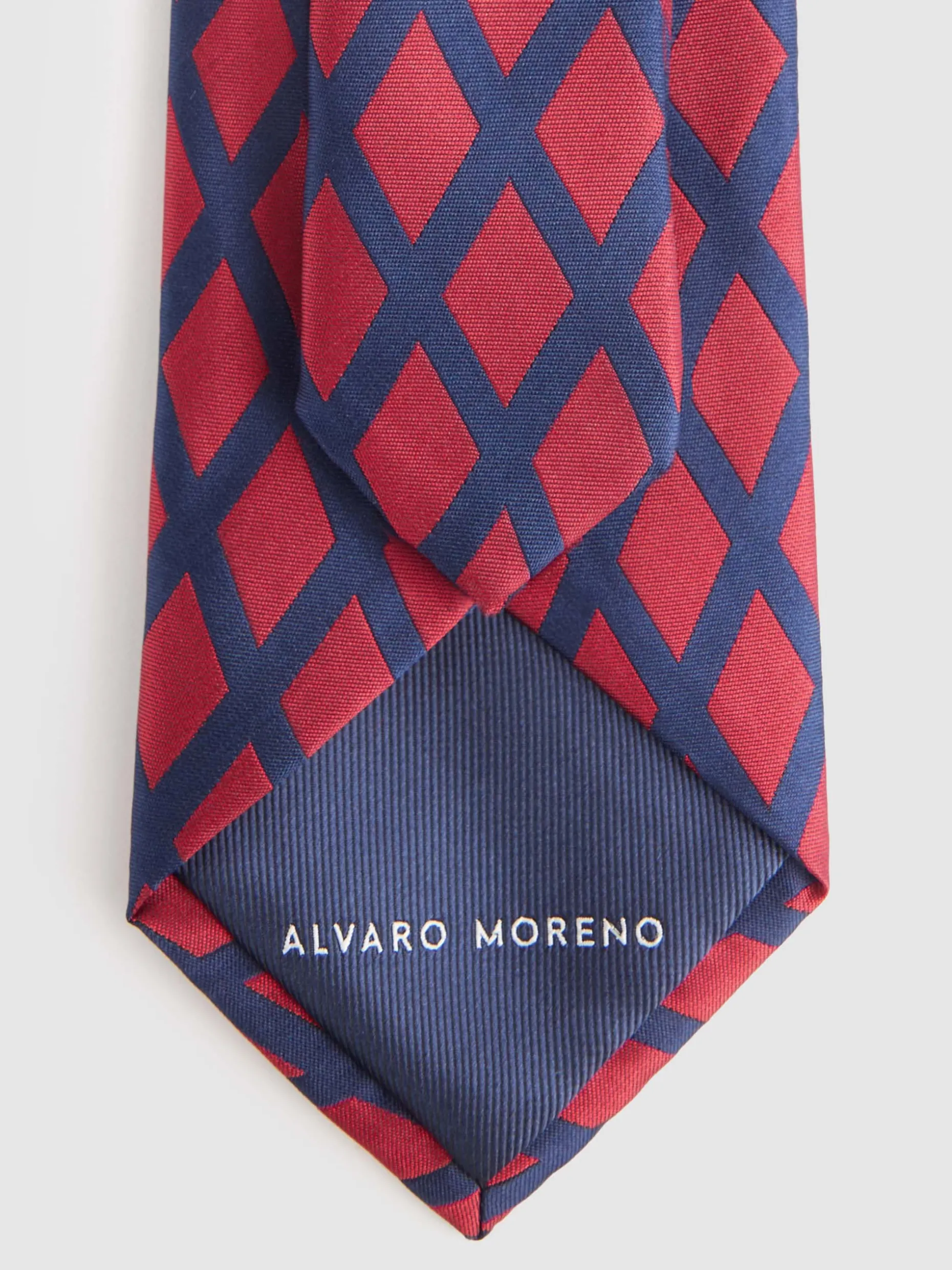 Cravatta Jacquard Elegante in Seta Artigianale con Design Esclusivo - Negozio Ufficiale Alvaro Moreno 

Accessorio Moda Uomo Realizzato a Mano - Stile Classico Contemporaneo