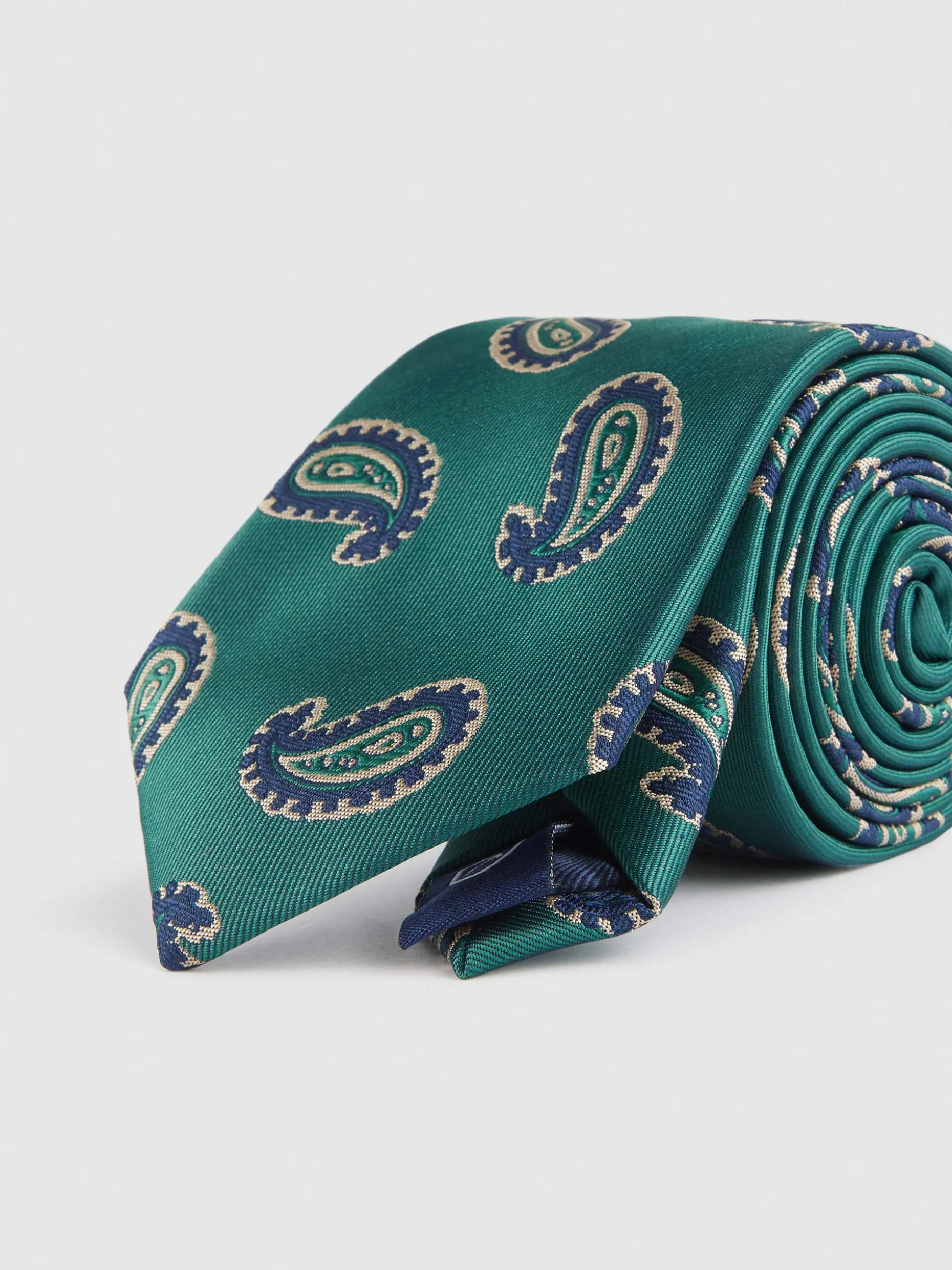 Cravatta Elegante in Seta Jacquard con Design Esclusivo - Collezione Primavera Alvaro Moreno 

Modello Firmato Jacquard con Motivi Artistici - Cravatta Uomo Premium di Alvaro Moreno Fashion 

Cravatta da Uomo Jacquard in Seta Stampata - Design Raffinato Alvaro Moreno Collezione MF