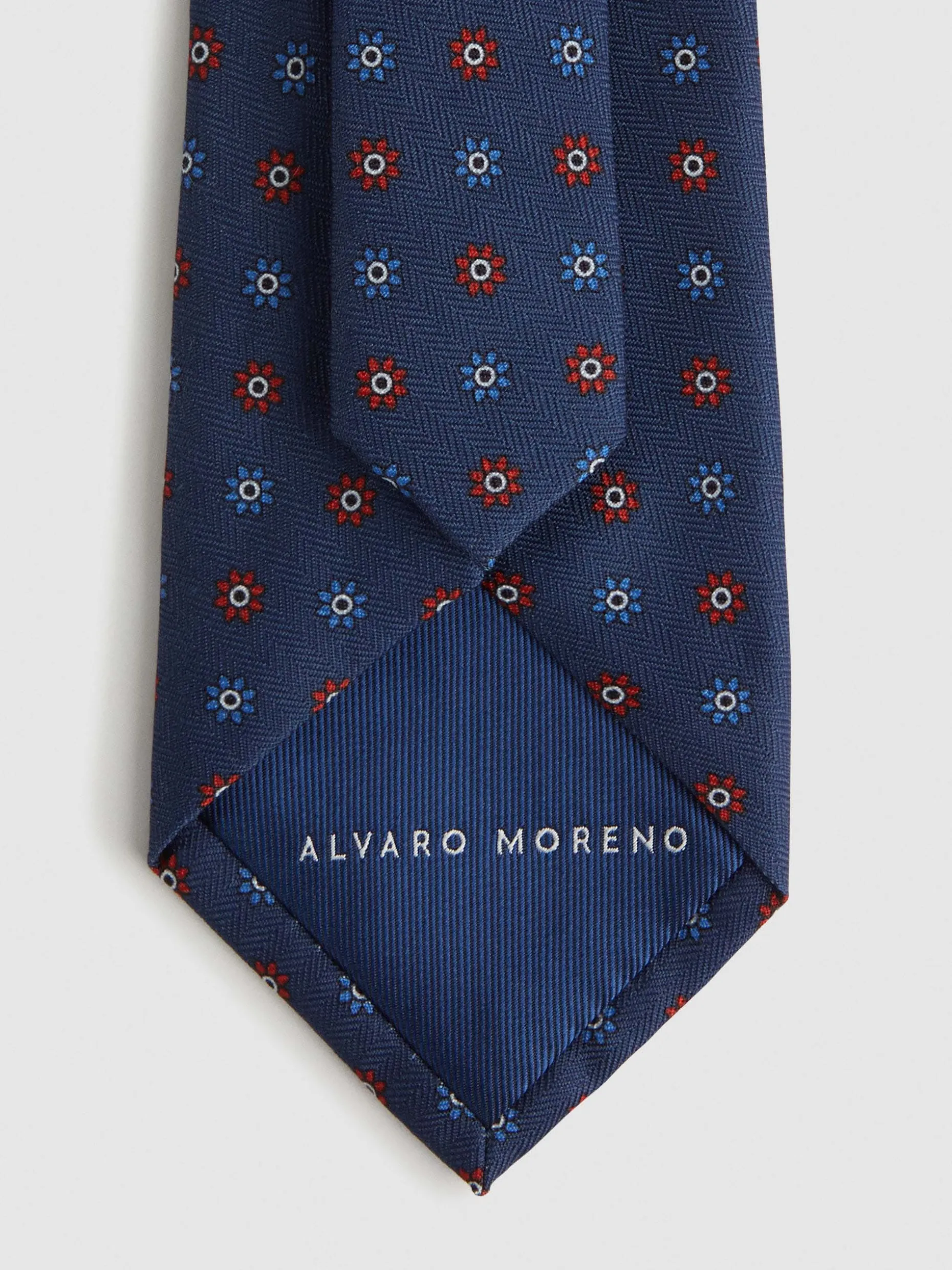 Cravatta Elegante in Seta con Fantasia Esclusiva - Collezione Primavera di Alvaro Moreno
