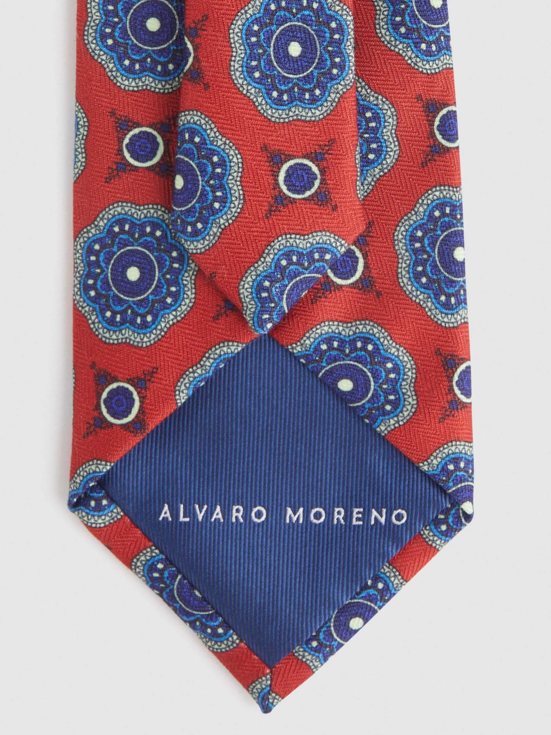 Cravatta Elegante in Seta con Fantasia Esclusiva - Design di Alvaro Moreno