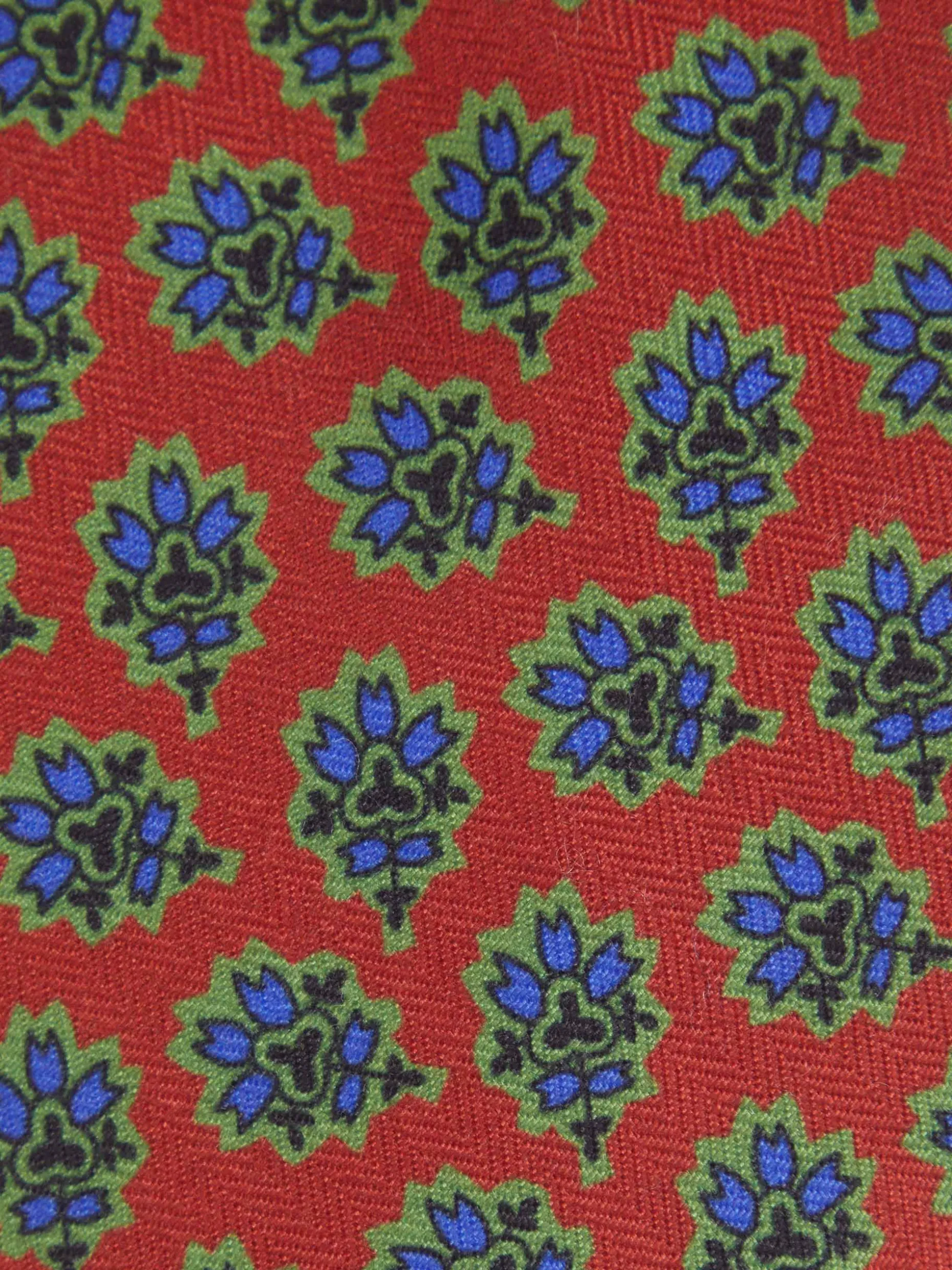 Cravatta Elegante in Seta Stampata - Design Unico di Alvaro Moreno 

(：，，，，，)