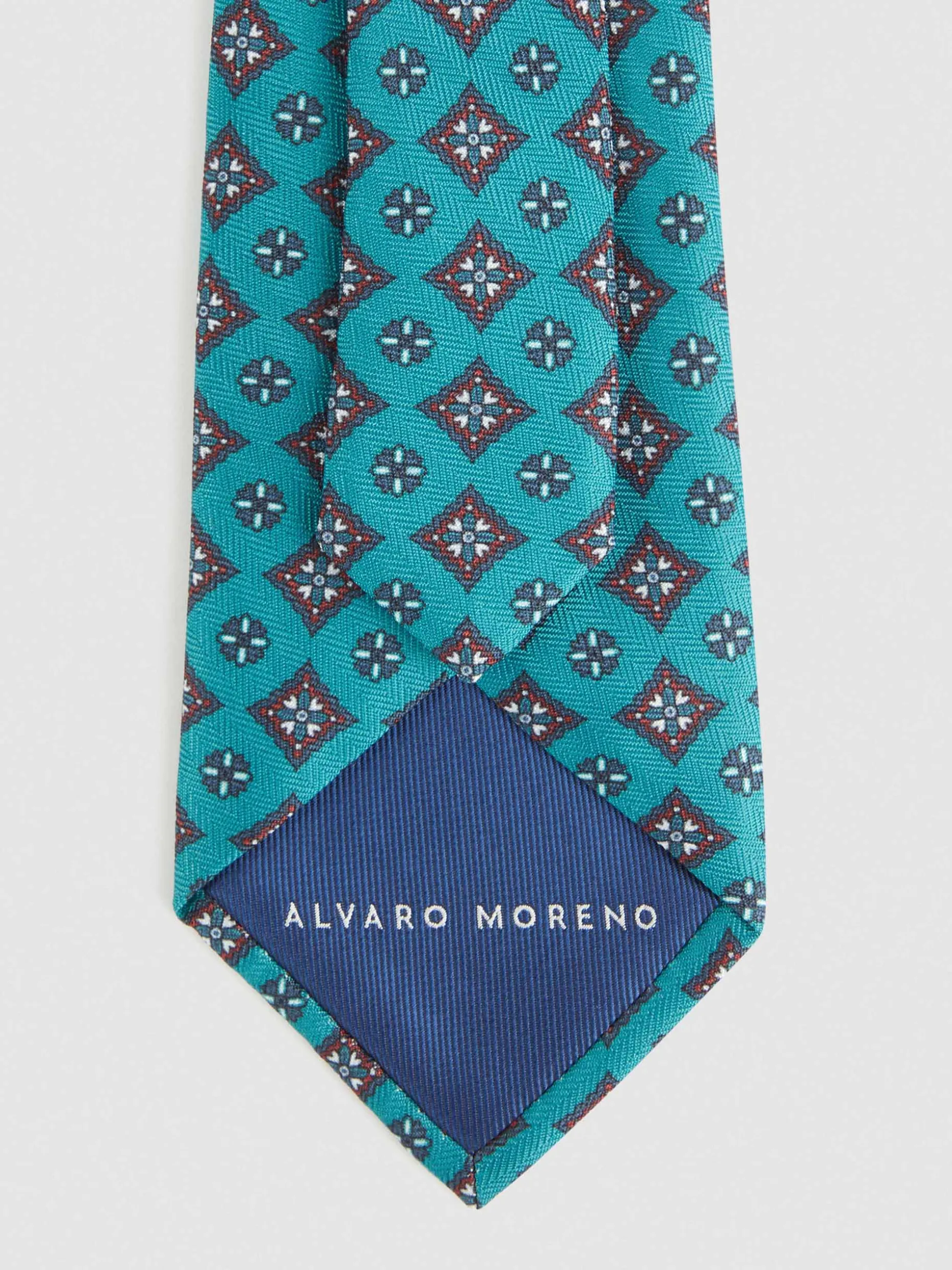 Cravatta Elegante con Stampa Esclusiva - Promozione Lampo di Alvaro Moreno | Edizione Limitata!