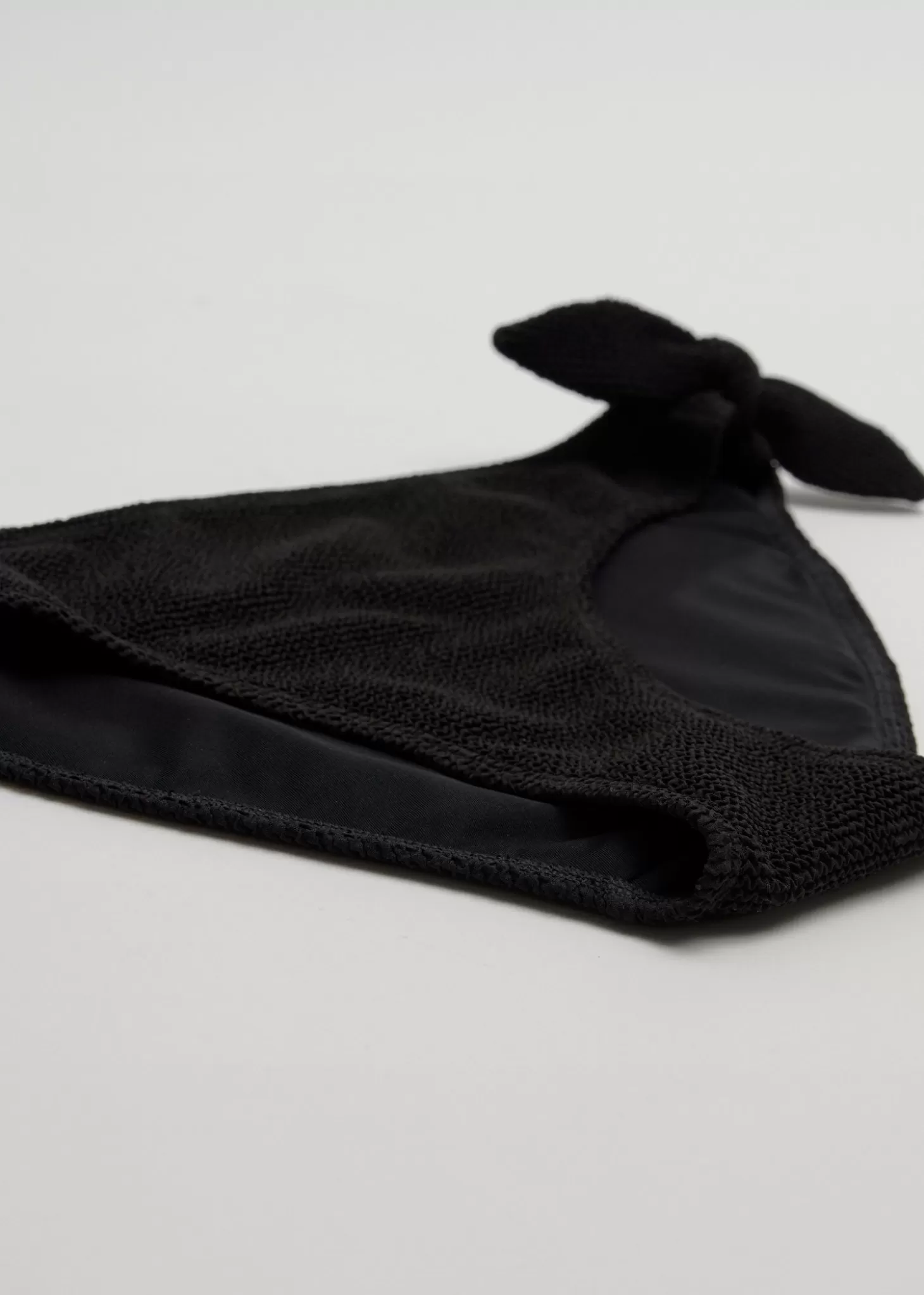 Costume da Bagno in Crêpe con Fiocco - Bikini Sostenuti & Other Stories Nero Intenso 

Bikini a Nodi Laterali in Trama Crêpe - Modello Confezionato & Other Stories Nero Classico 

Costume Intero con Intreccio in Crêpe - Bikini Stilizzato & Other Stories Nero Puro 

Bikini con Drappeggio a Fiocco - Costume da Bagno in Crêpe di & Other Stories Nero Elegante