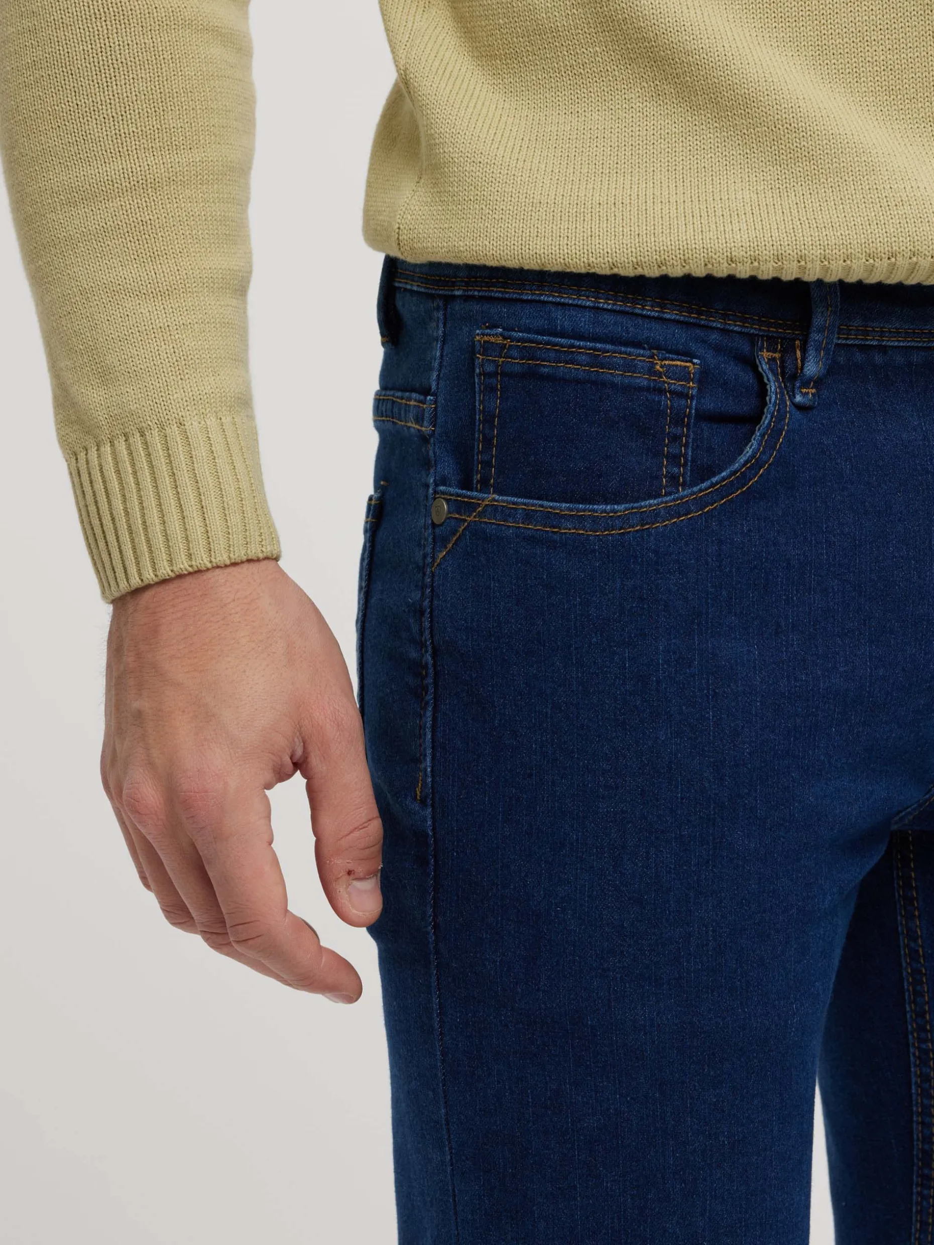 Jeans Iconici Taglio Regolare - Comfort Senza Tempo | Collezione Esclusiva Alvaro Moreno