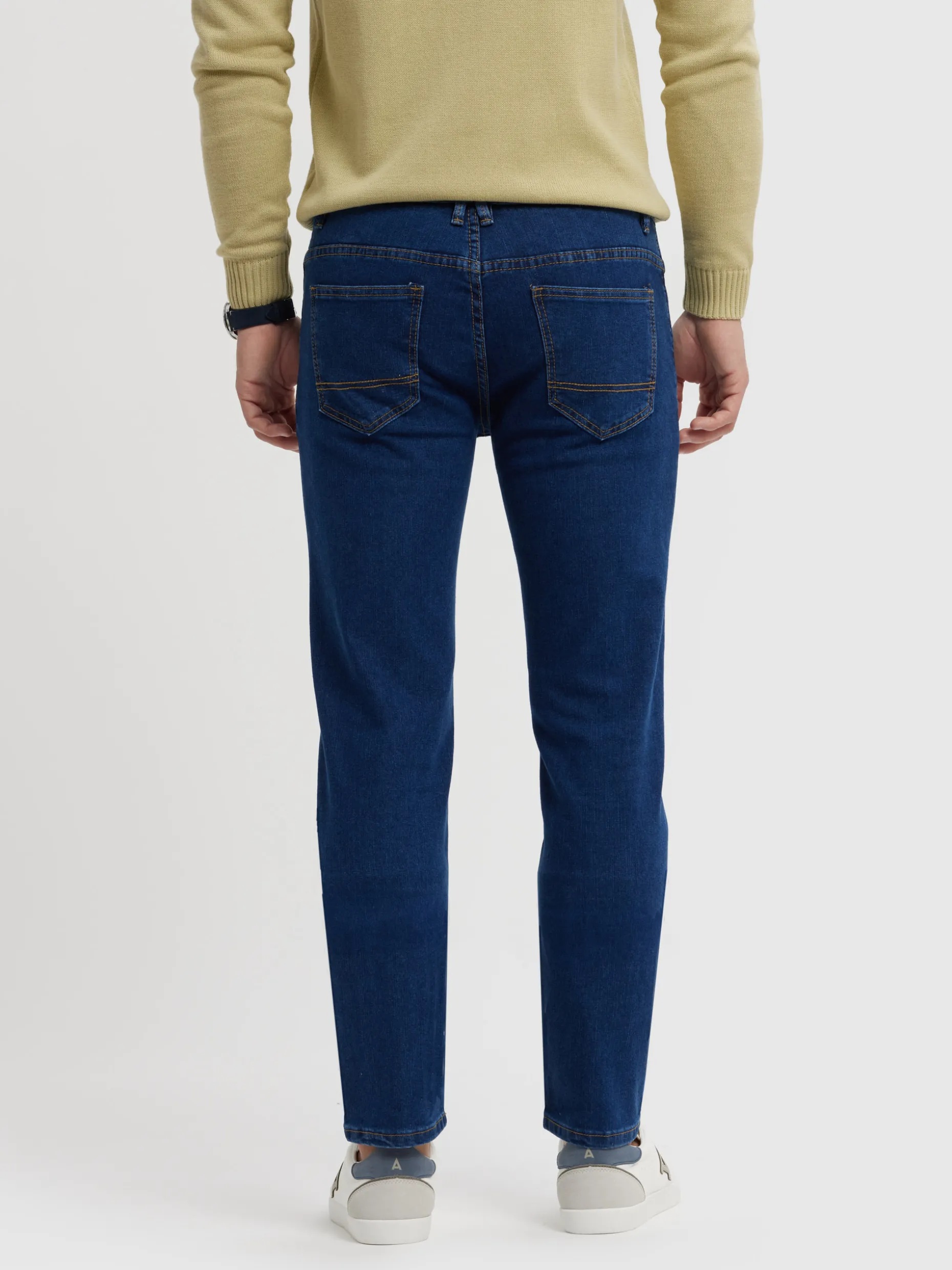 Jeans Iconici Taglio Regolare - Comfort Senza Tempo | Collezione Esclusiva Alvaro Moreno