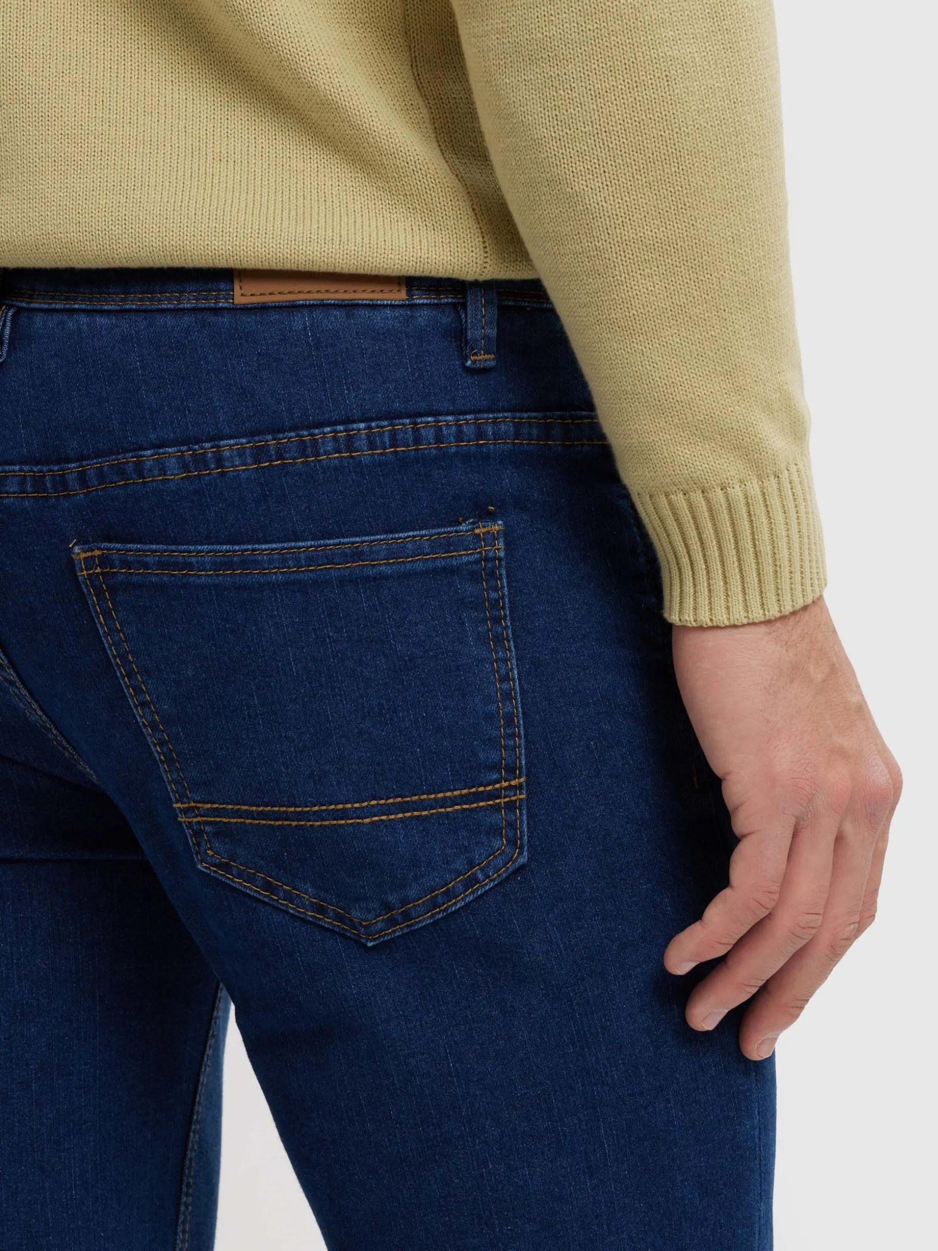 Jeans Iconici Taglio Regolare - Comfort Senza Tempo | Collezione Esclusiva Alvaro Moreno